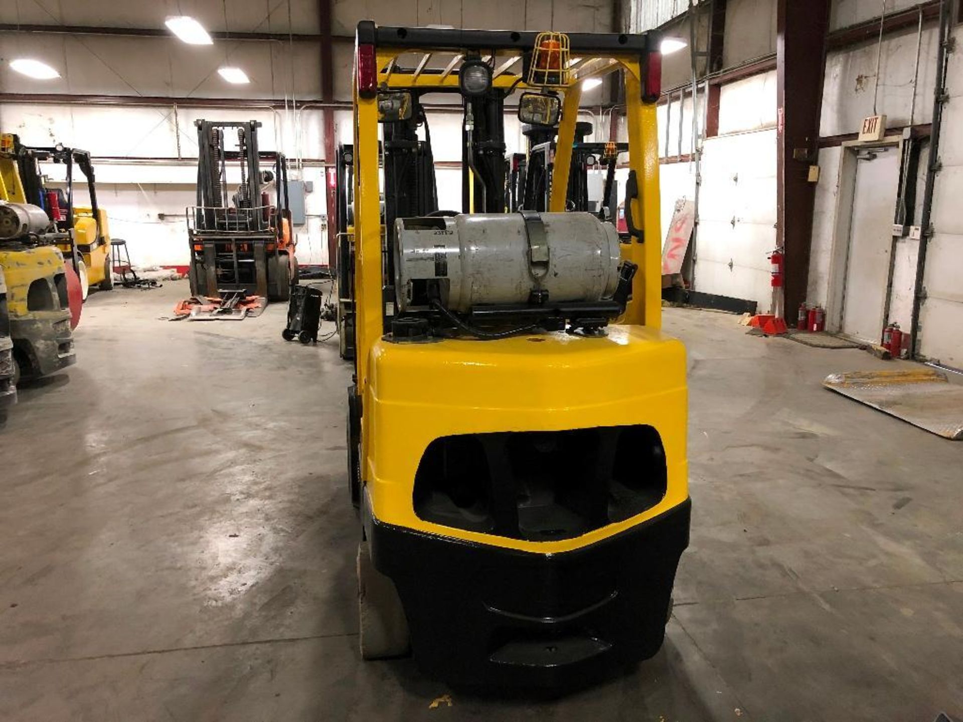 2010 HYSTER 7,000-LB. CAPACITY FORKLIFT, MODEL: S70FT, S/N: F187V14456G, LPG, LEVER SHIFT TRANSMISSI - Image 4 of 5