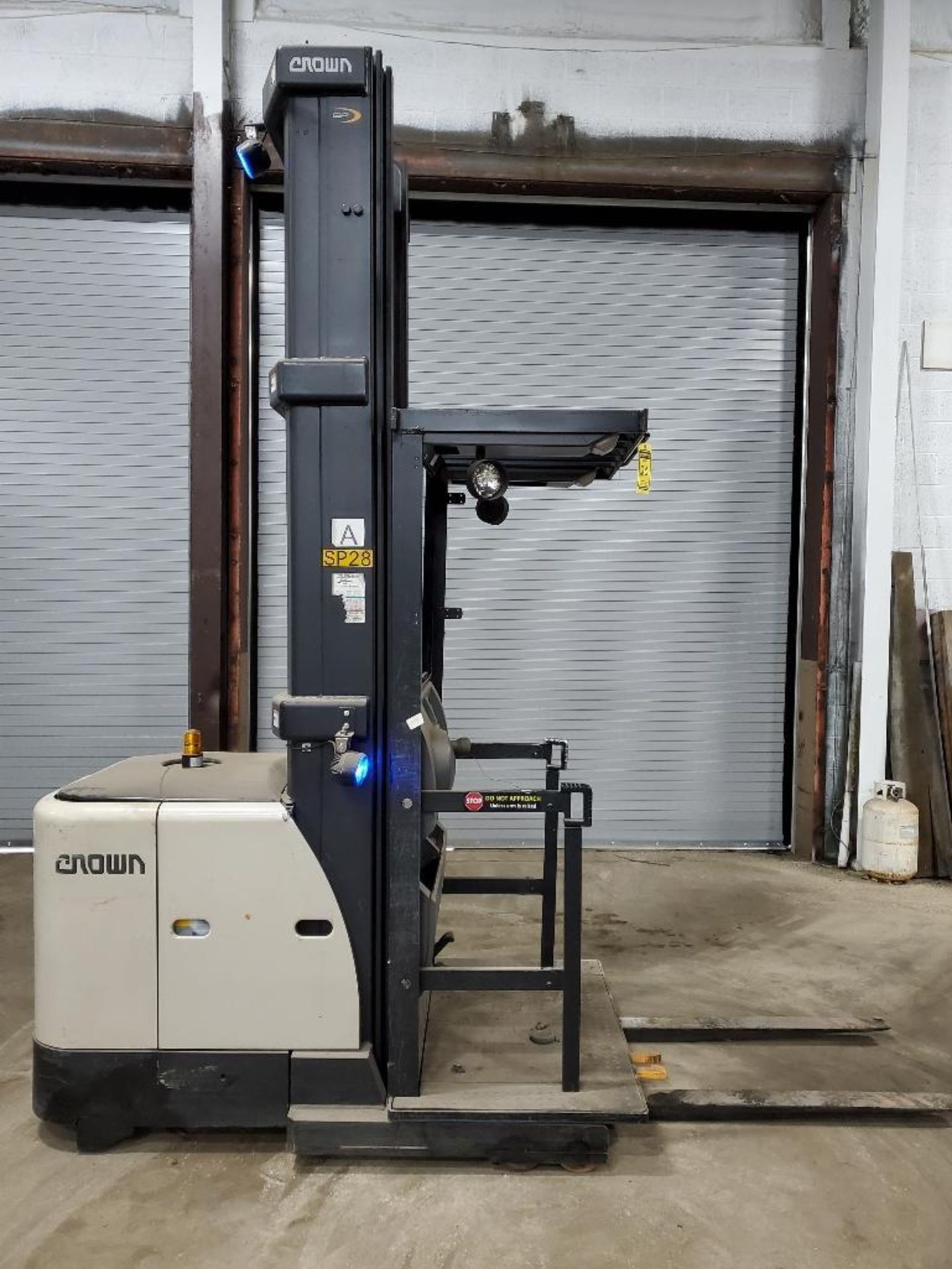 2012 CROWN 3500 SERIES STOCK ORDER PICKER, MODEL SP3520-30, 3,000 LB. CAPACITY, 24V, 131 1/2'' 3 STA