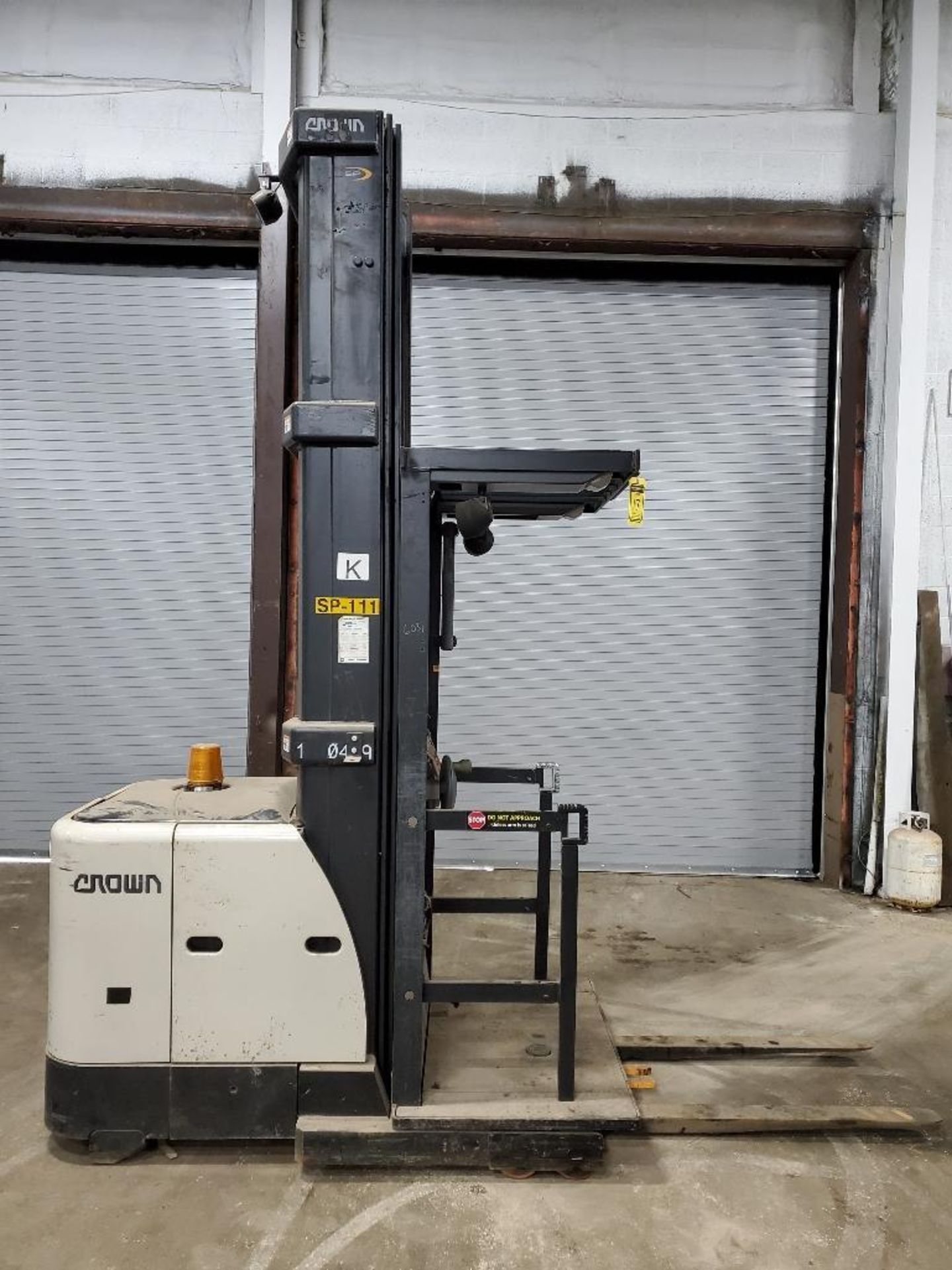 2012 CROWN 3500 SERIES STOCK ORDER PICKER, MODEL SP3520-30, 3,000 LB. CAPACITY, 24V, 131 1/2'' 3 STA