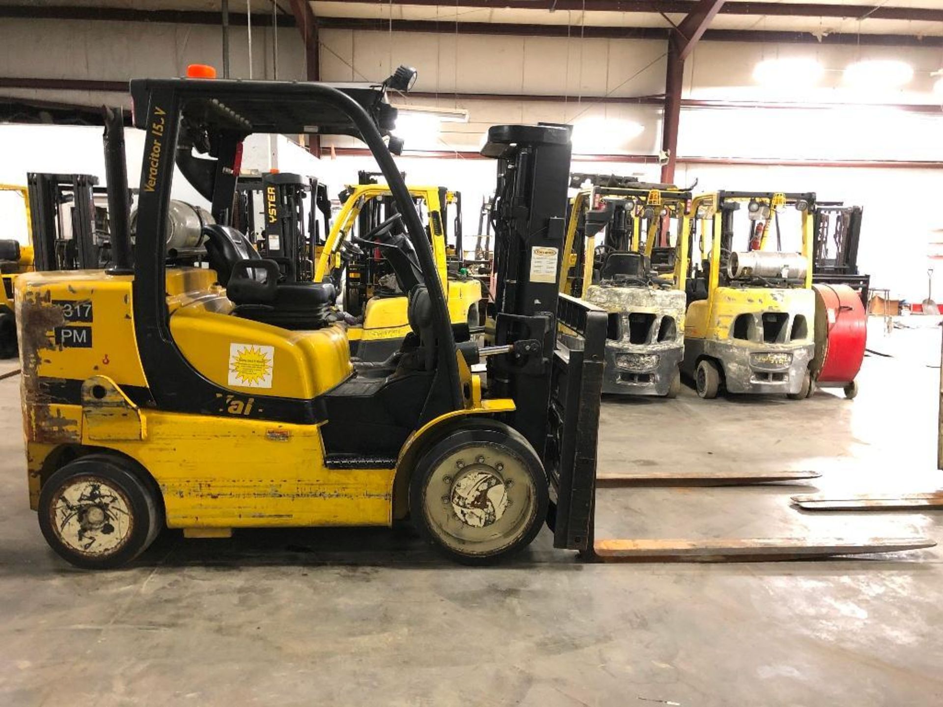 2015 YALE 15,500-LB. CAPACITY FORKLIFT, MODEL: GLC155VX, S/N: F879V01833N, LPG, SOLID TIRES, LEVER S - Image 3 of 5