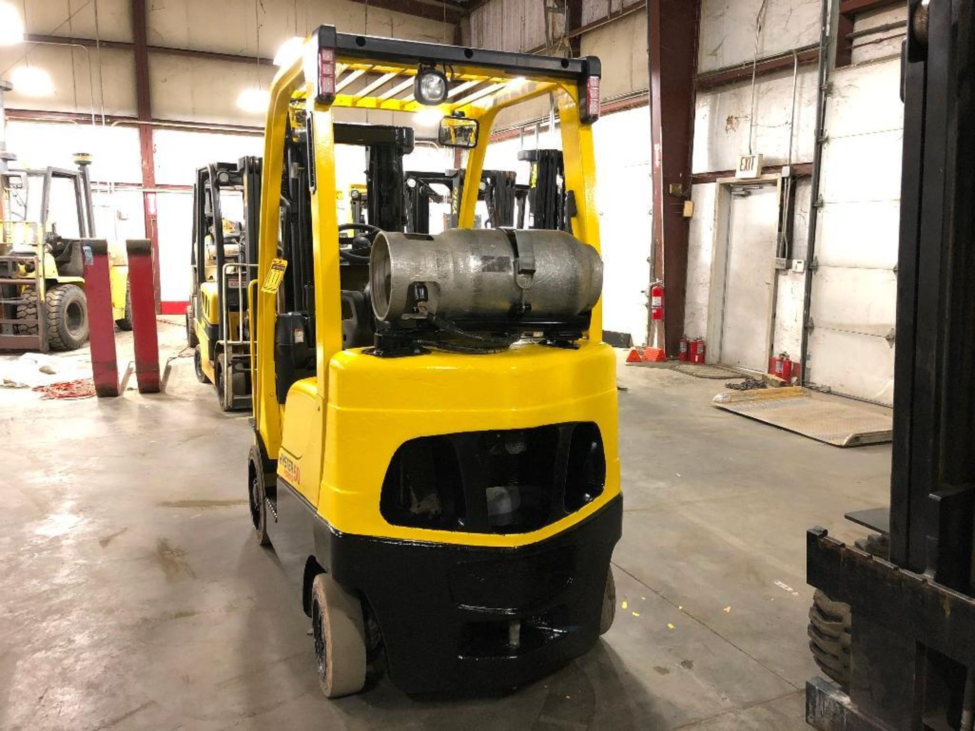 2014 HYSTER 5,000-LB. CAPACITY FORKLIFT, MODEL: S50FT, S/N: F187V25824M, LPG, LEVER SHIFT TRANSMISSI - Image 4 of 5