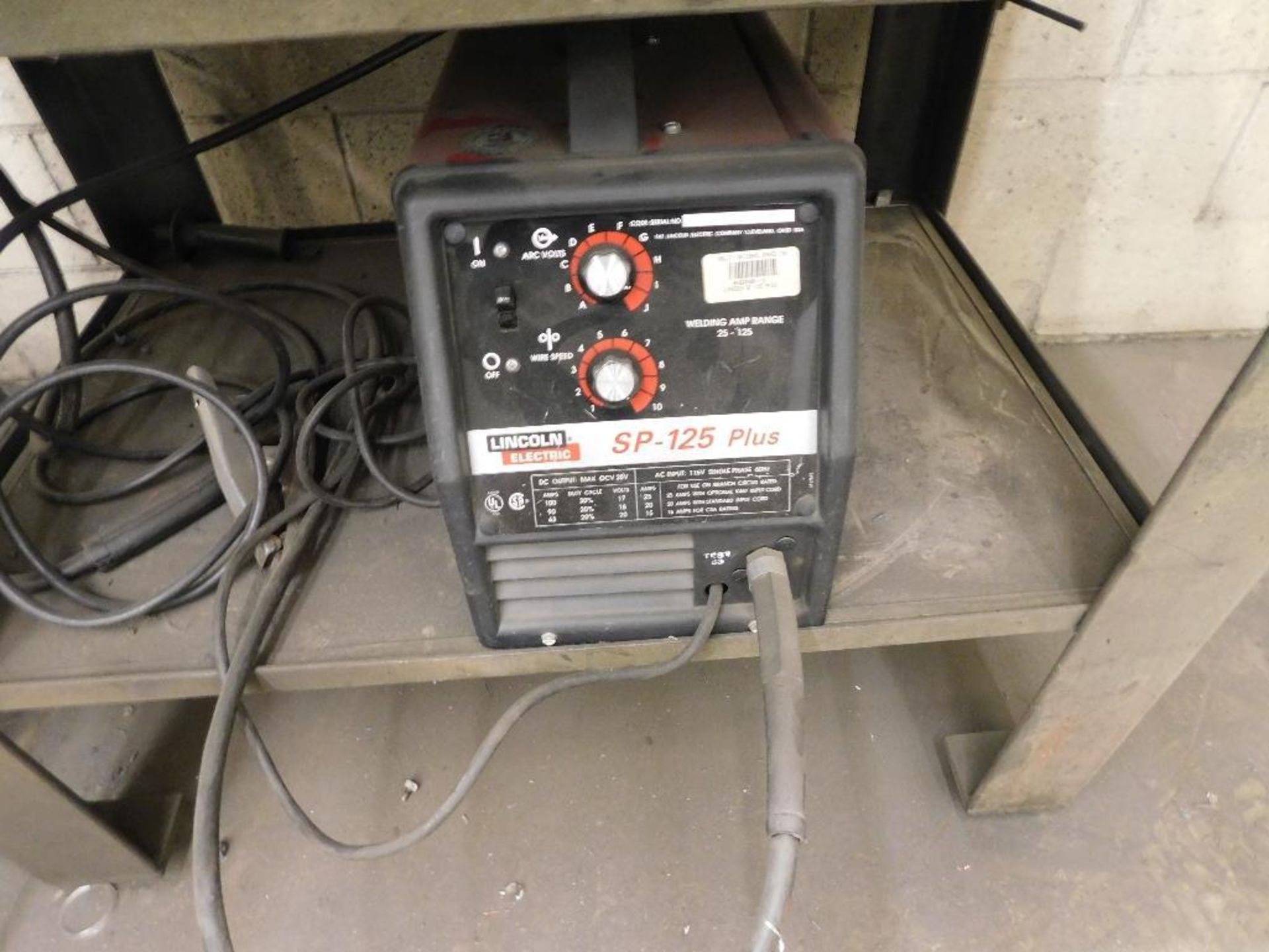 LINCOLN SP 125 PLUS 110 V. WIRE FEED WELDER