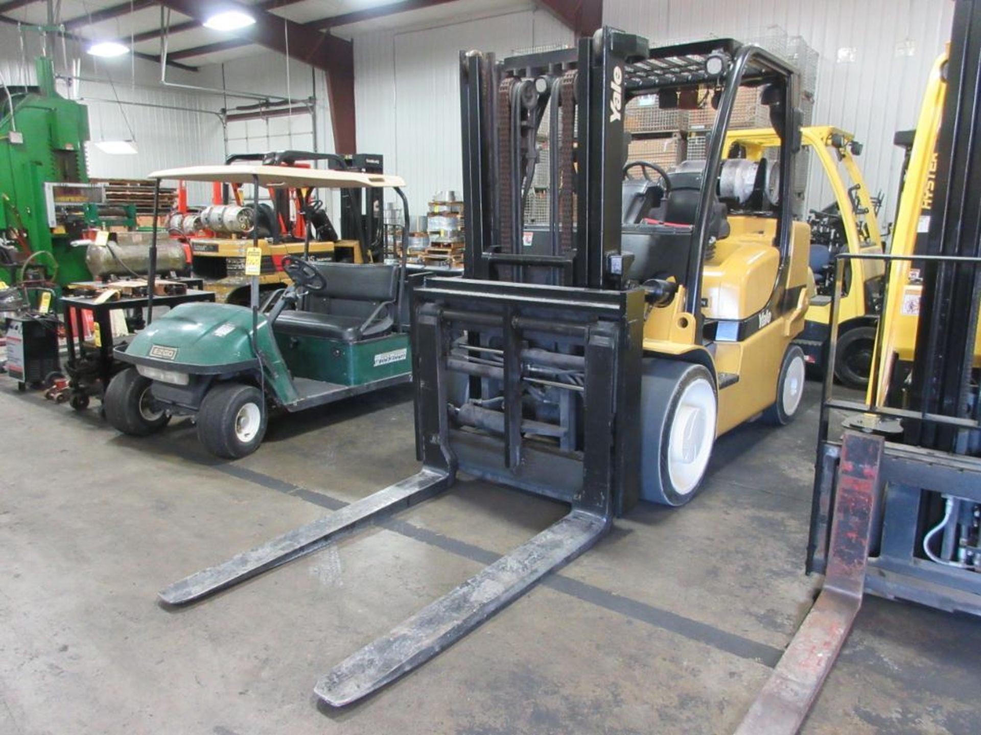 2015 YALE 15,500-LB. CAP. LPG FORKLIFT, CASCADE FORK POSITIONING CARRIAGE, 60 IN. FORKS, 94.5 IN.