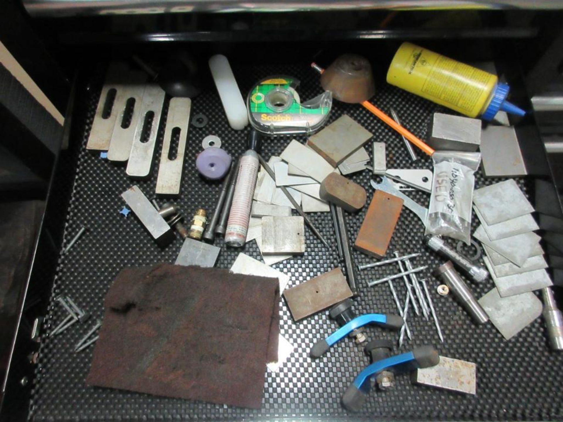 (10) BAGS OF GARNET 80 CUT ABRASIVE AND HUSKY TOOL BOX W/ TECHNI ACCESSORIES - Image 7 of 10