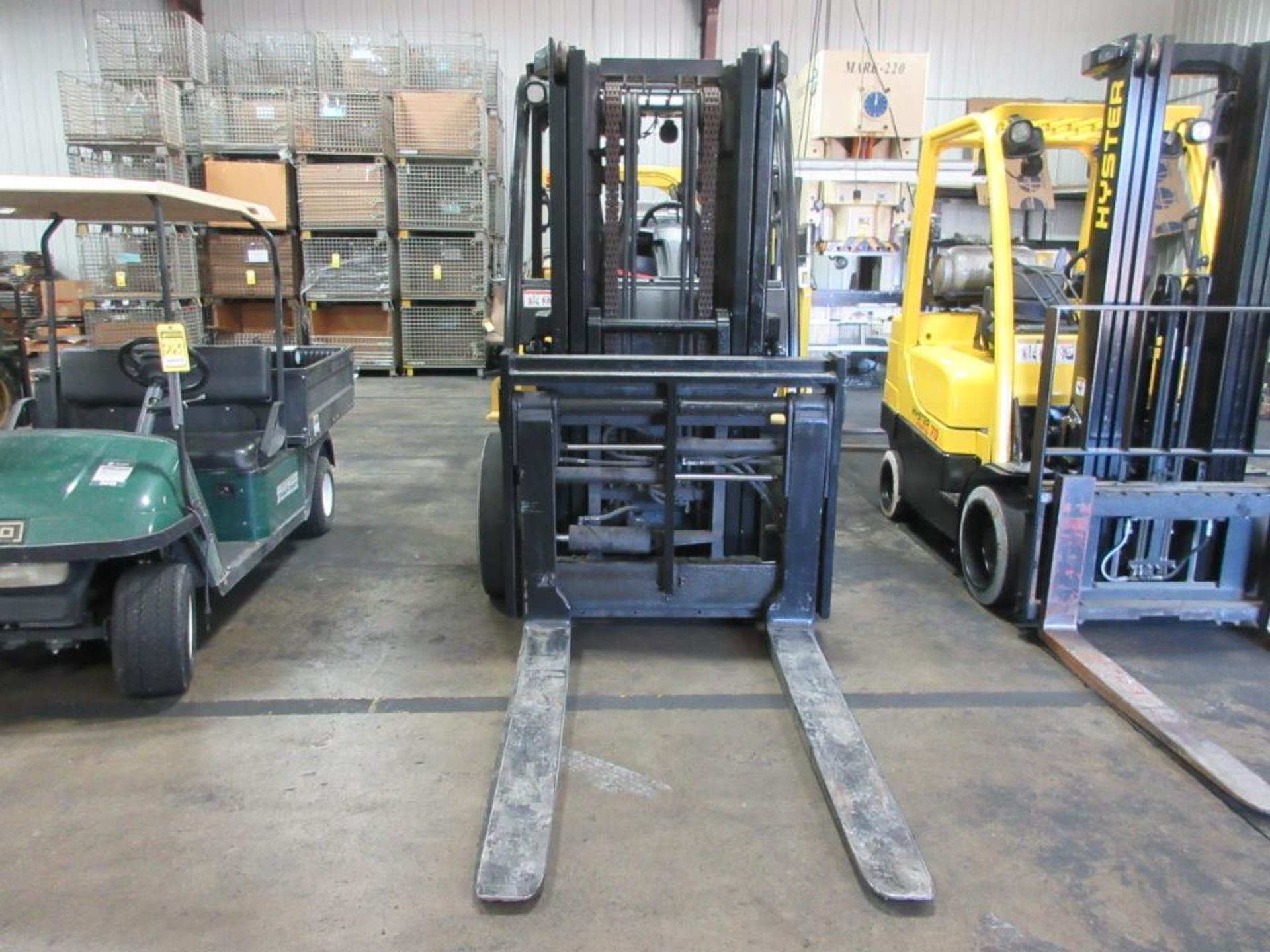 2015 YALE 15,500-LB. CAP. LPG FORKLIFT, CASCADE FORK POSITIONING CARRIAGE, 60 IN. FORKS, 94.5 IN. - Image 3 of 8