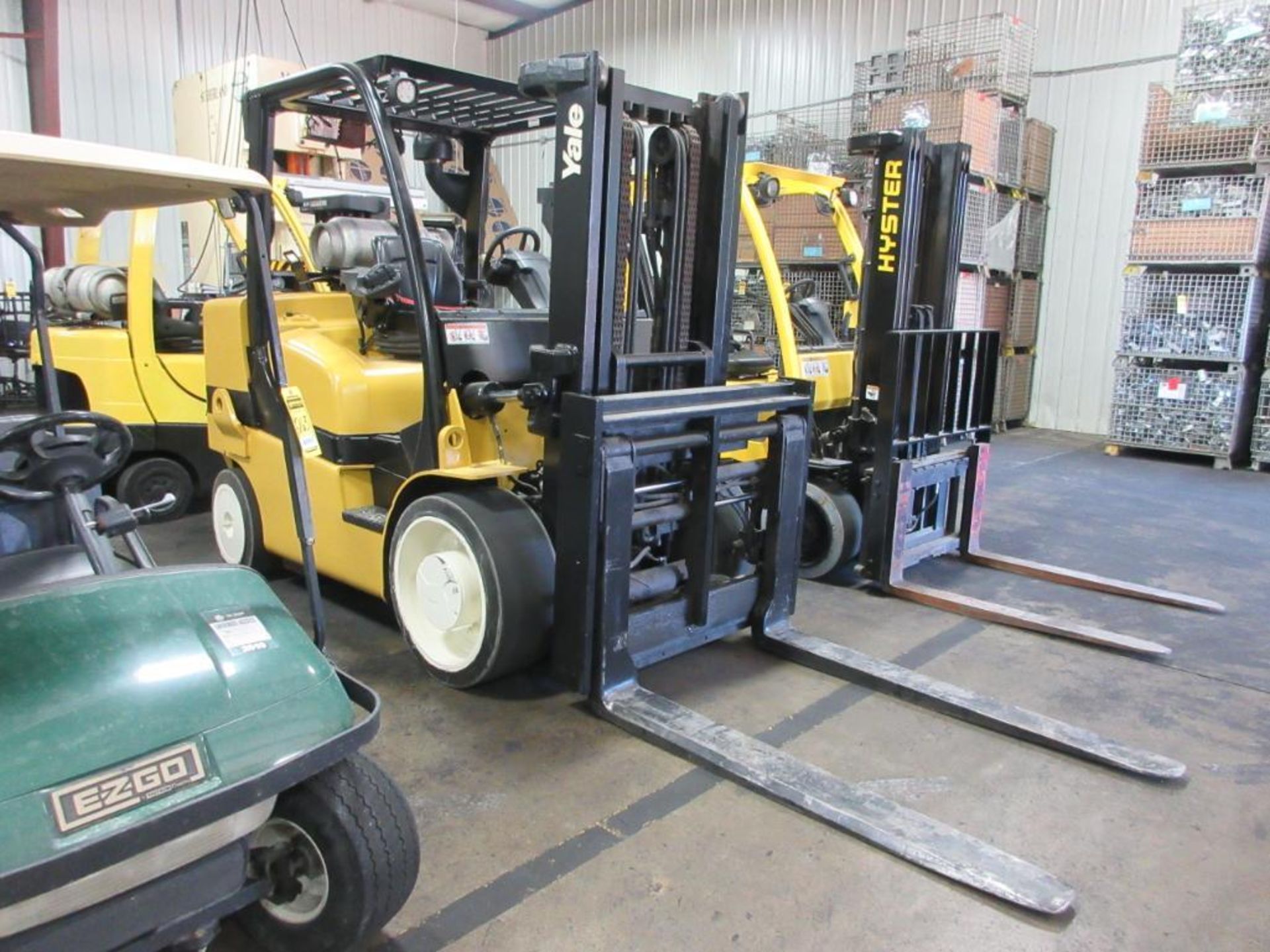 2015 YALE 15,500-LB. CAP. LPG FORKLIFT, CASCADE FORK POSITIONING CARRIAGE, 60 IN. FORKS, 94.5 IN. - Image 2 of 8
