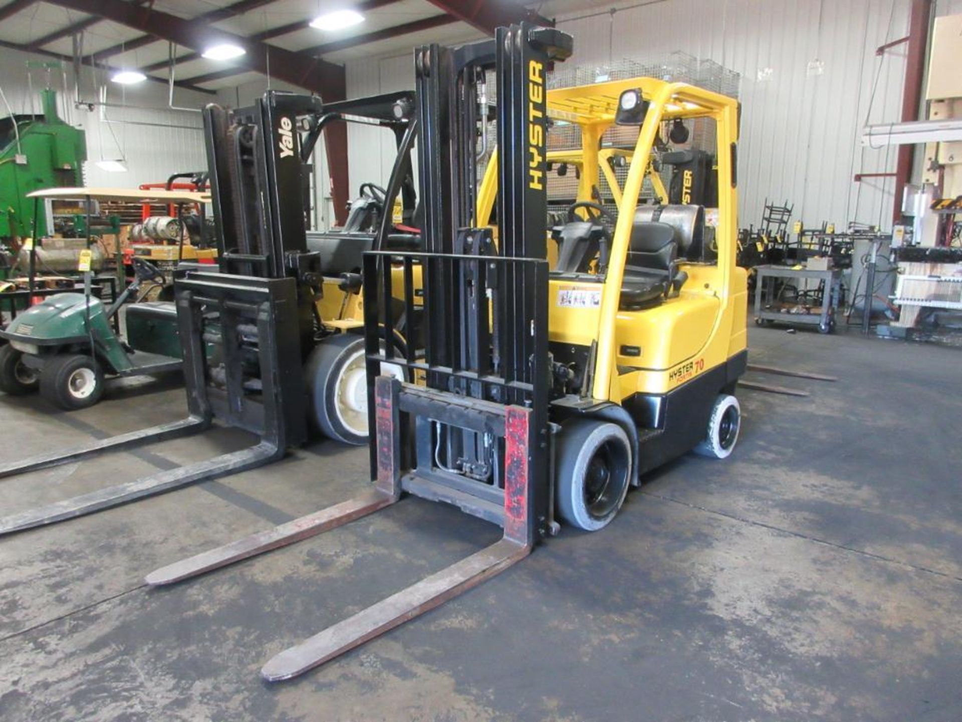 2009 HYSTER 7,000-LB. CAP. LPG FORKLIFT, 3-STAGE MAST, 187 IN. MAX. LOAD HT., CUSHION TIRES, LEVER