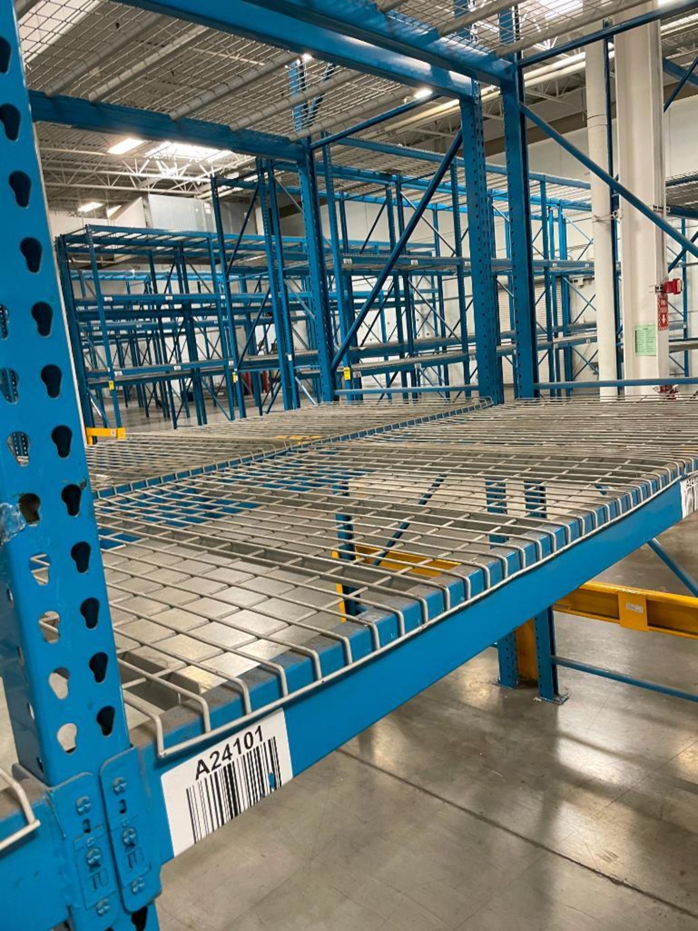 (55X) BAYS OF CARDINAL TEARDROP STYLE PALLET RACKING, (72) 15 FT. X 48 IN. UPRIGHTS, (330) 108 IN. X - Image 4 of 4