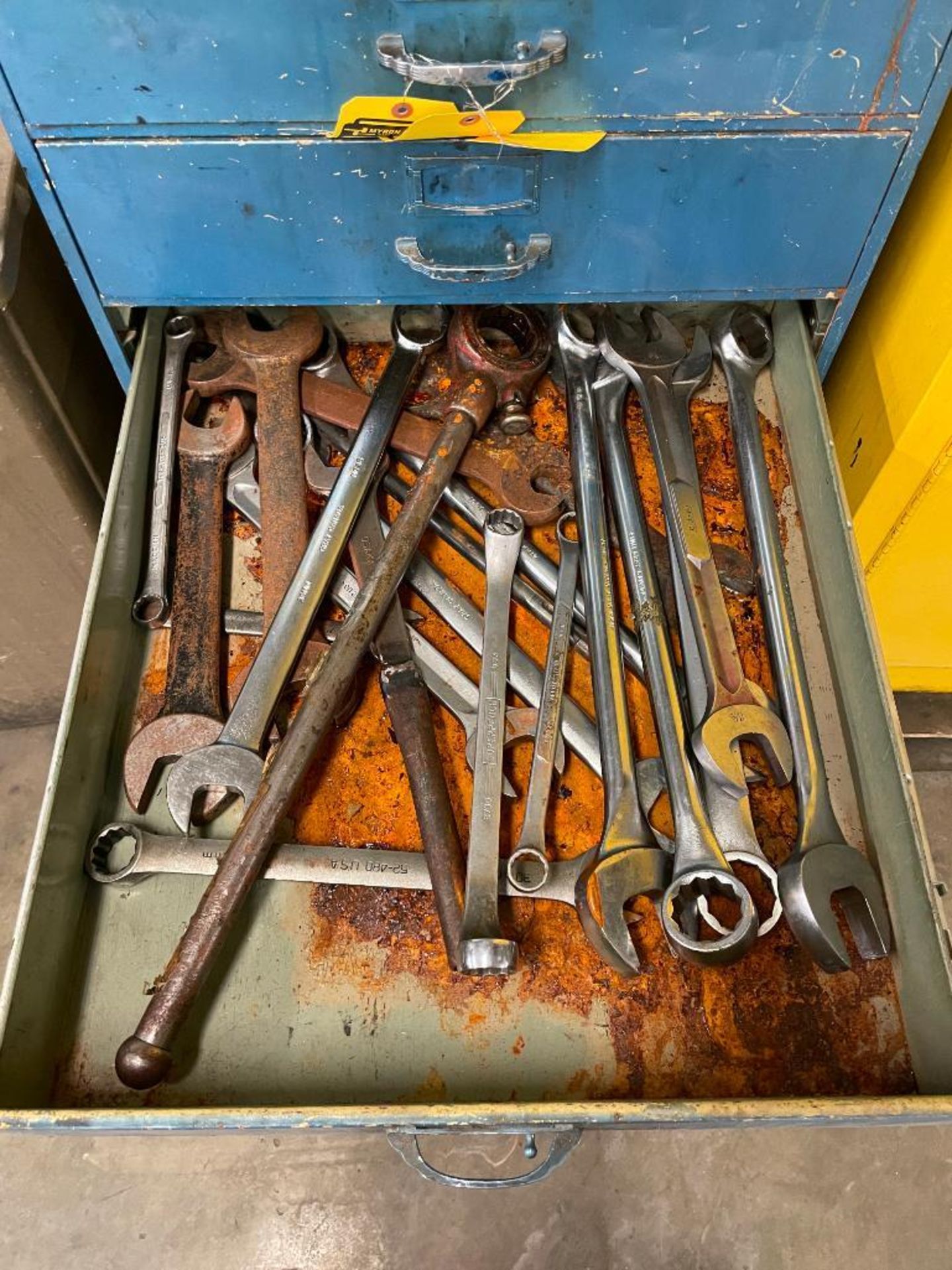 CABINET AND CONTENTS OF ASSORTED HEAVY DUTY RACHETS, SOCKETS, COMBINATION WRENCHES, OPEN END - Image 4 of 4