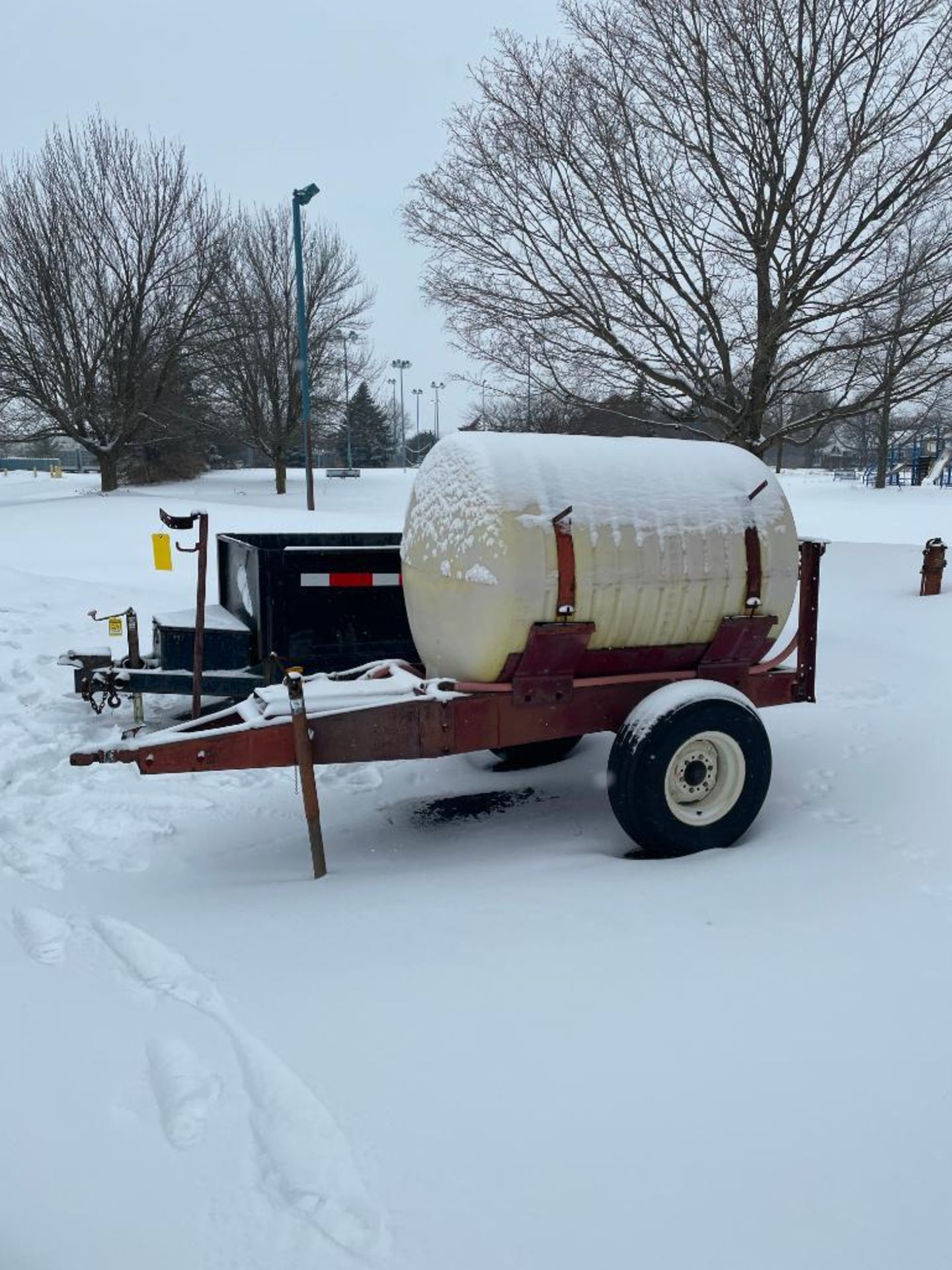 CONTINENTAL 500-GAL TANK TRAILER, OFF-ROAD TIRES - Image 2 of 3