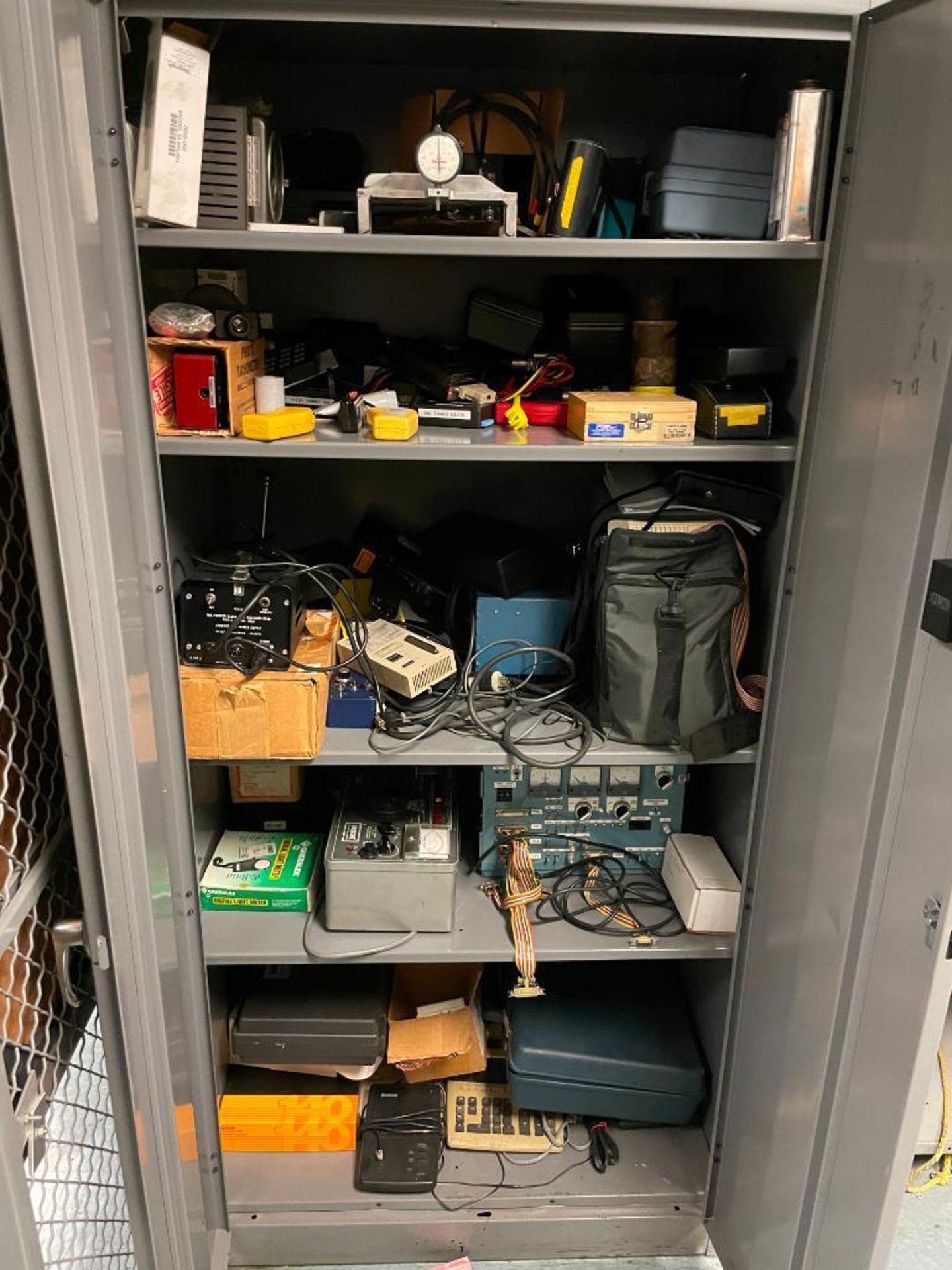 MECHANICS CAGE AND CONTENTS OF ASSORTED TOOLS