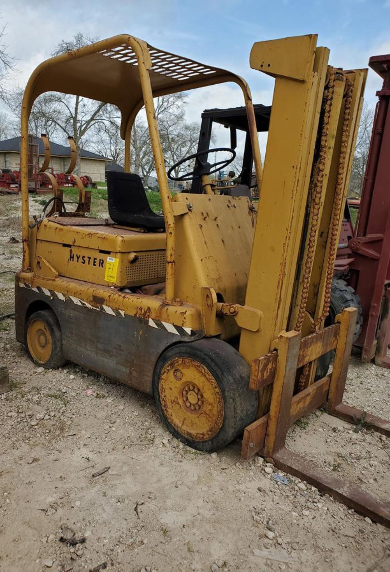HYSTER LPG FORKLIFT; 2-STAGE MAST (NEED TRANSMISSION REPAIRS)