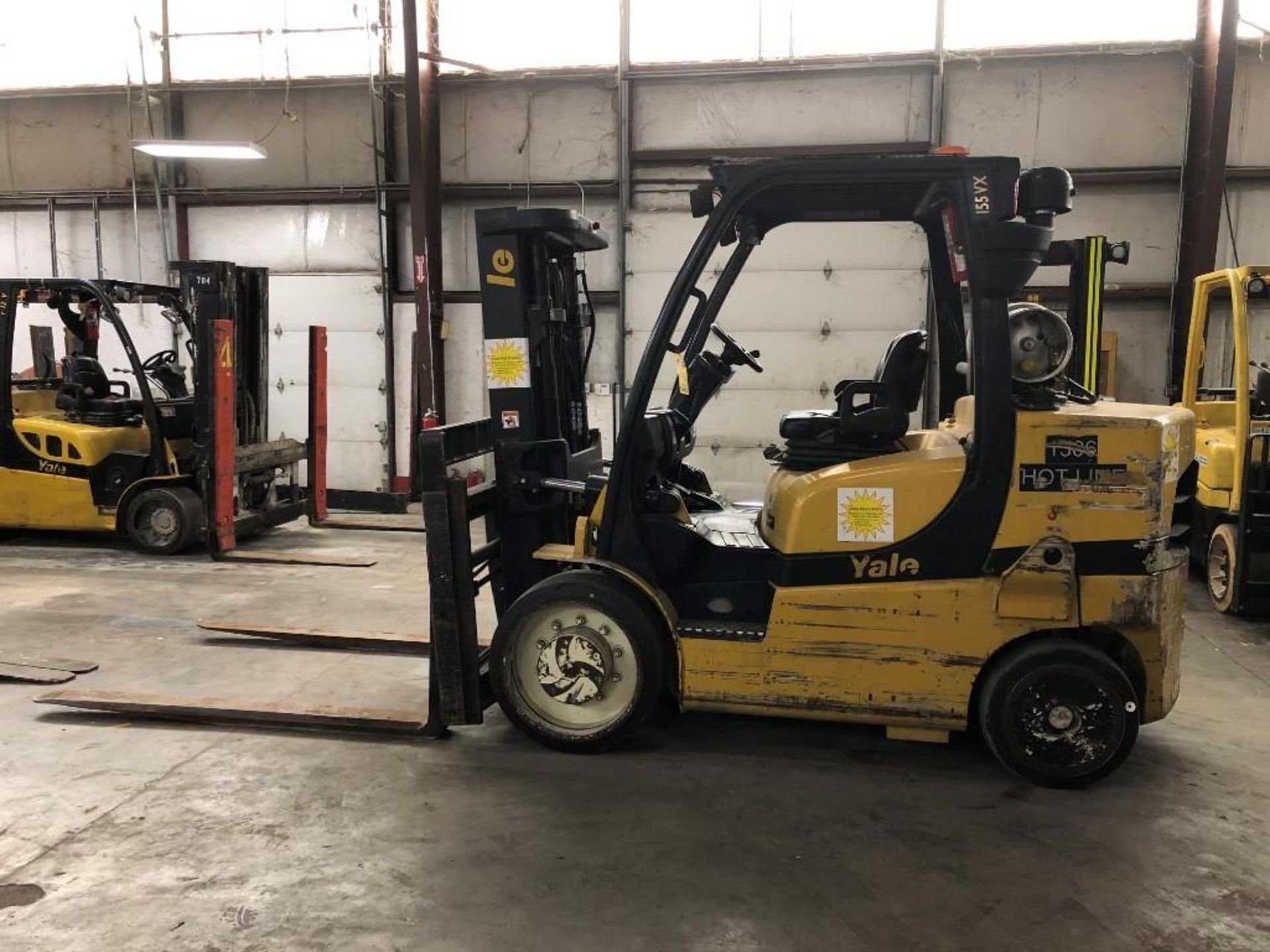 2014 YALE 15,500 LB. CAPACITY FORKLIFT, MODEL GDC155VX, LPG, LEVER SHIFT TRANSMISSION, SOLID TIRES,