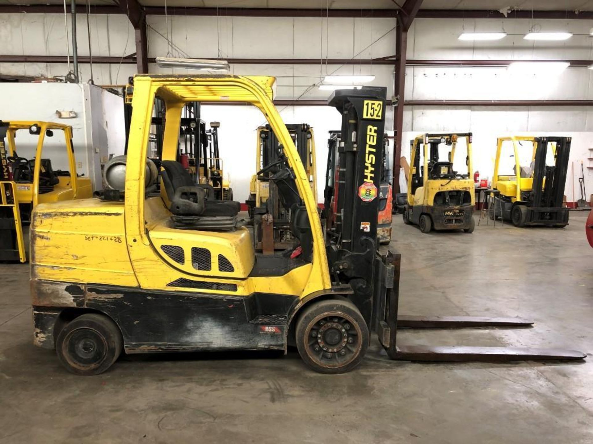 2010 HYSTER 12,000 LB. CAPACITY FORKLIFT, MODEL S120FT, LPG, SOLID TIRES, 2-STAGE MAST, S/NJ004V0159 - Image 4 of 5