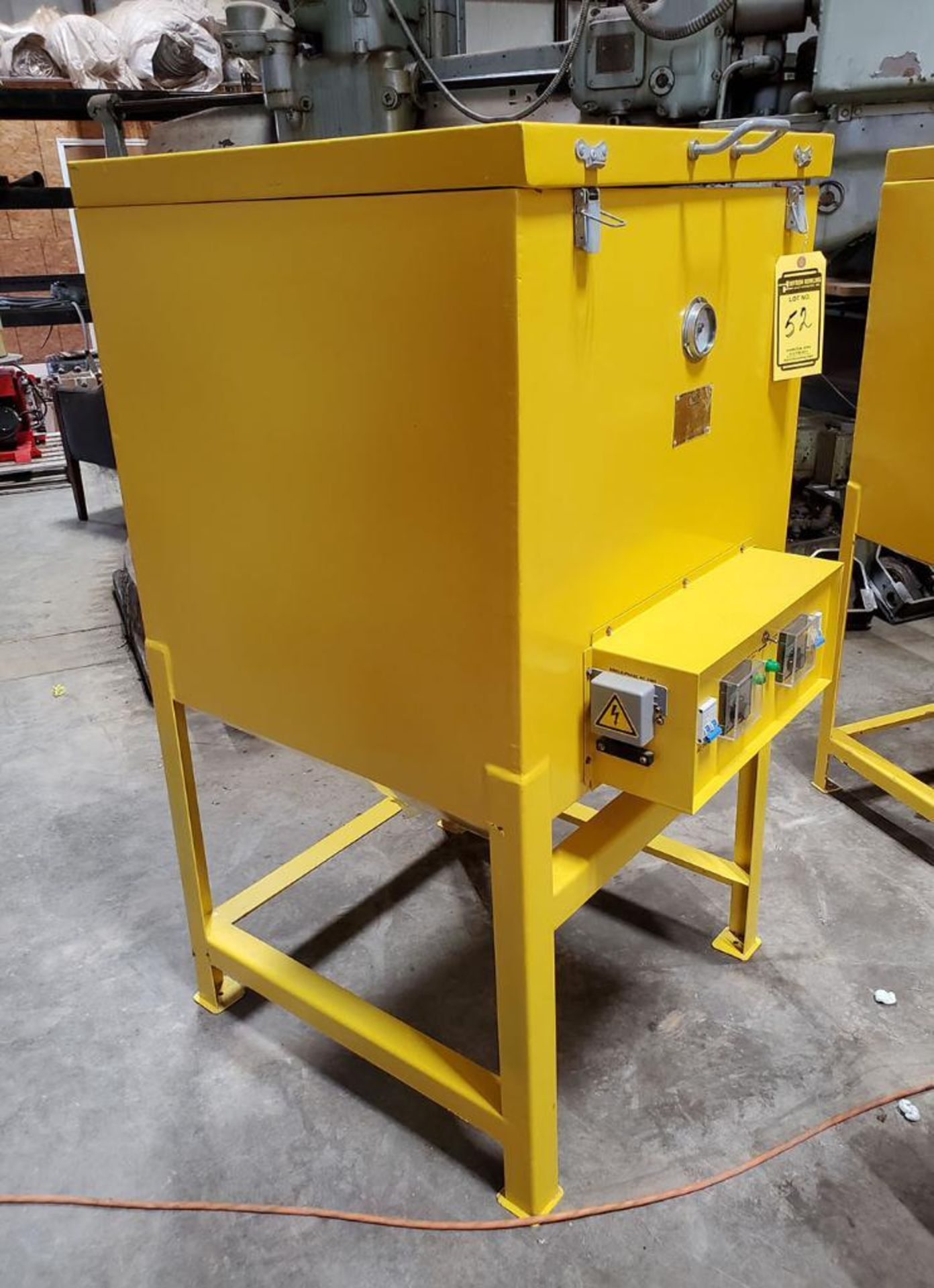 CUT WELD PRODUCT FLUX OVEN TYPE 200L, FLUX CAPACITY 150 KG, HEATING ELEMENT 3, 3-KW, 110-VOLTS ( - Image 4 of 5