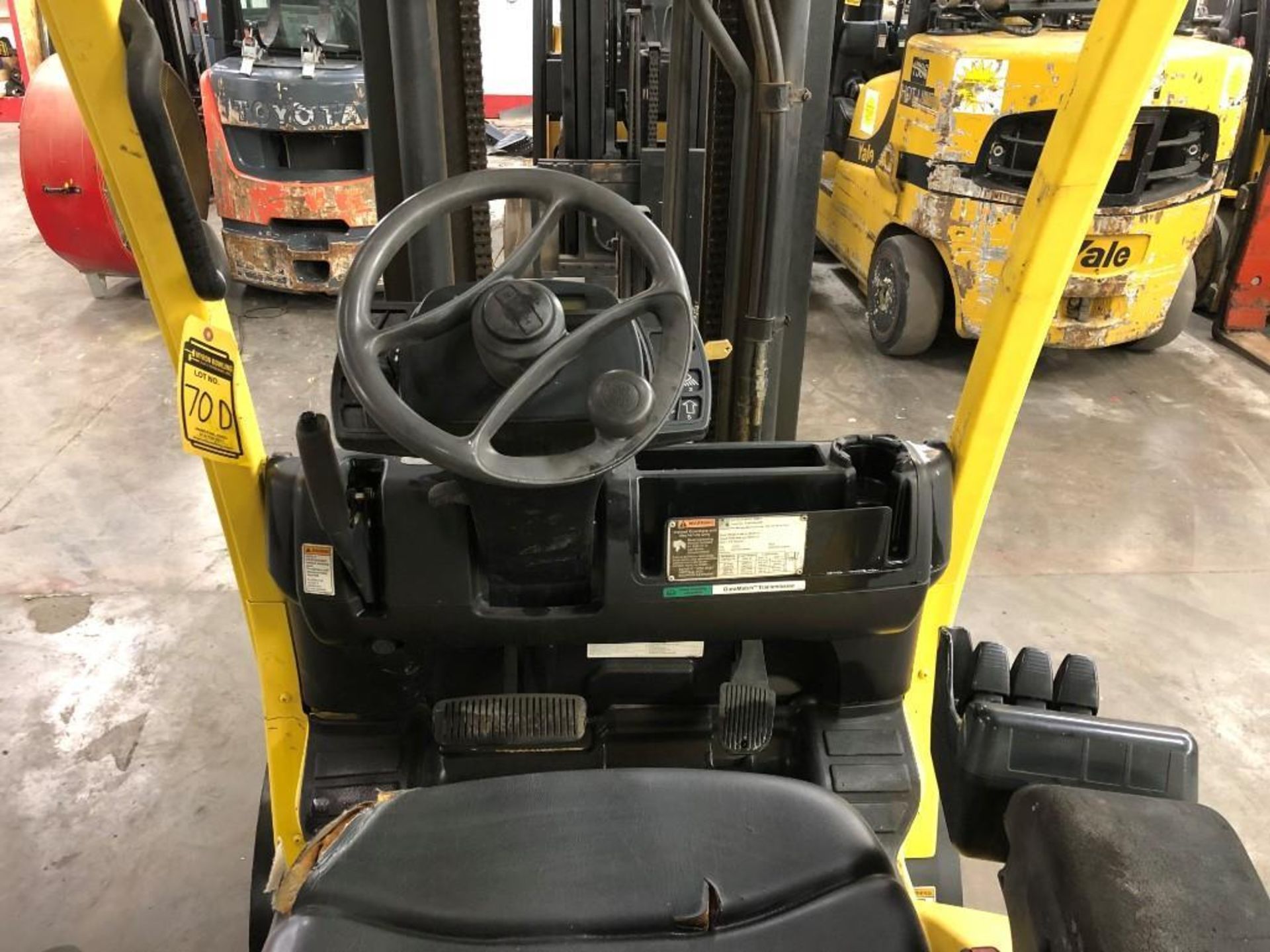 2014 HYSTER 5,000 LB. CAPACITY FORKLIFT, MODEL S50FT, LPG, FINGER CONTROLS, LEVER SHIFT TRANSMISSION - Image 2 of 5