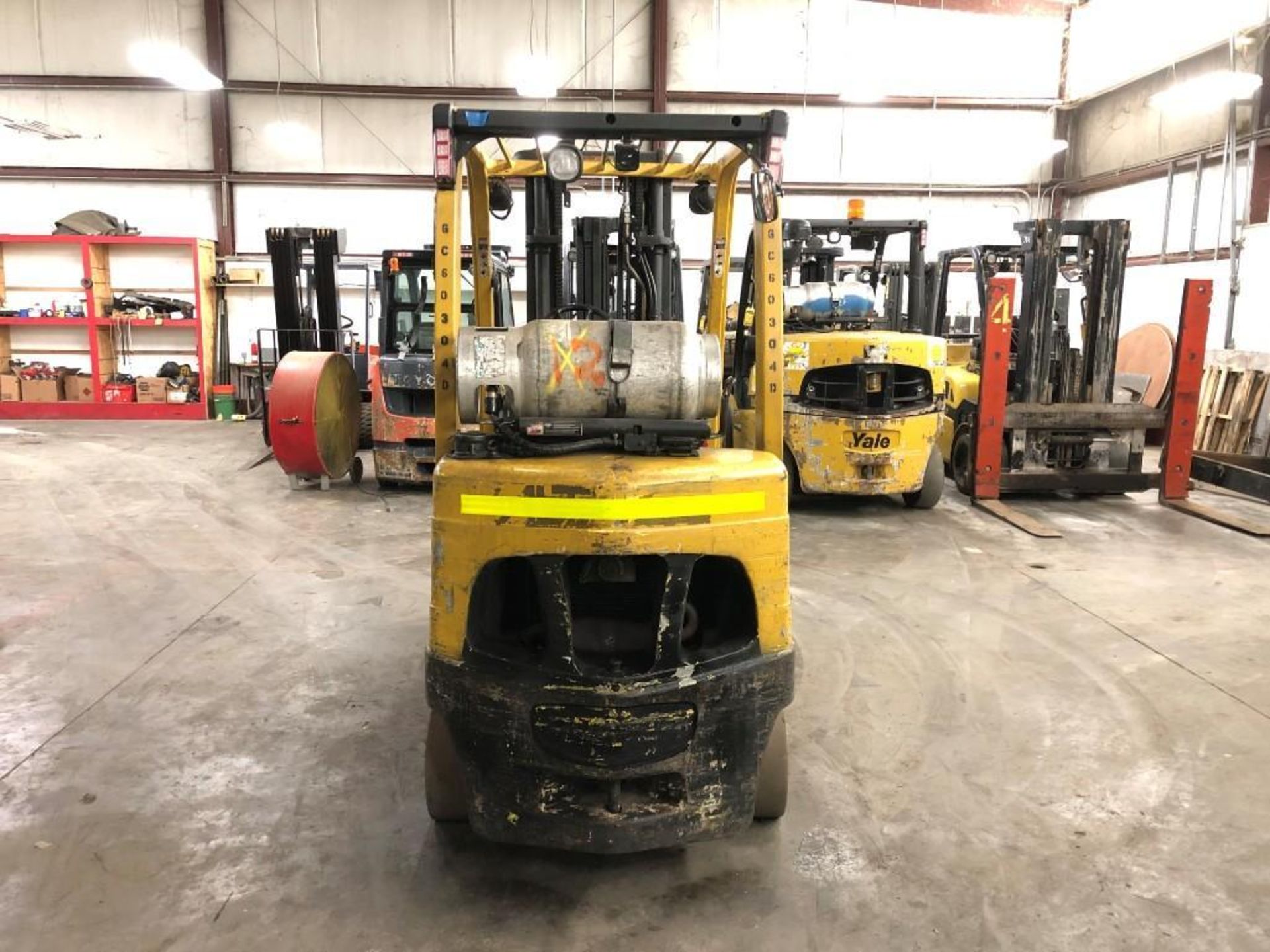 2014 YALE 6,000 LB. CAPACITY FORKLIFT, MODEL S60FT, LPG, LEVER SHIFT TRANSMISSION, SOLID TIRES, 3-ST - Image 3 of 5