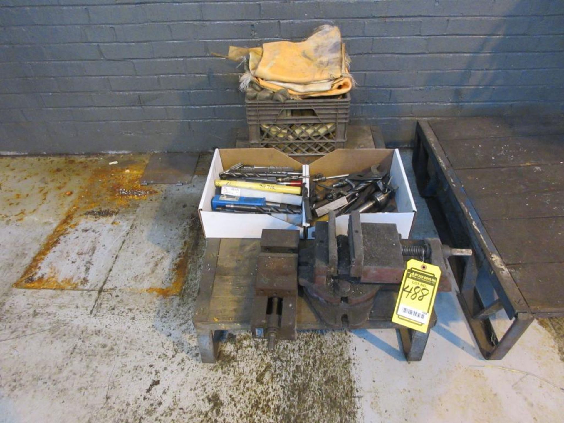 CABINET AND PALLET W/ LATHE TOOLING