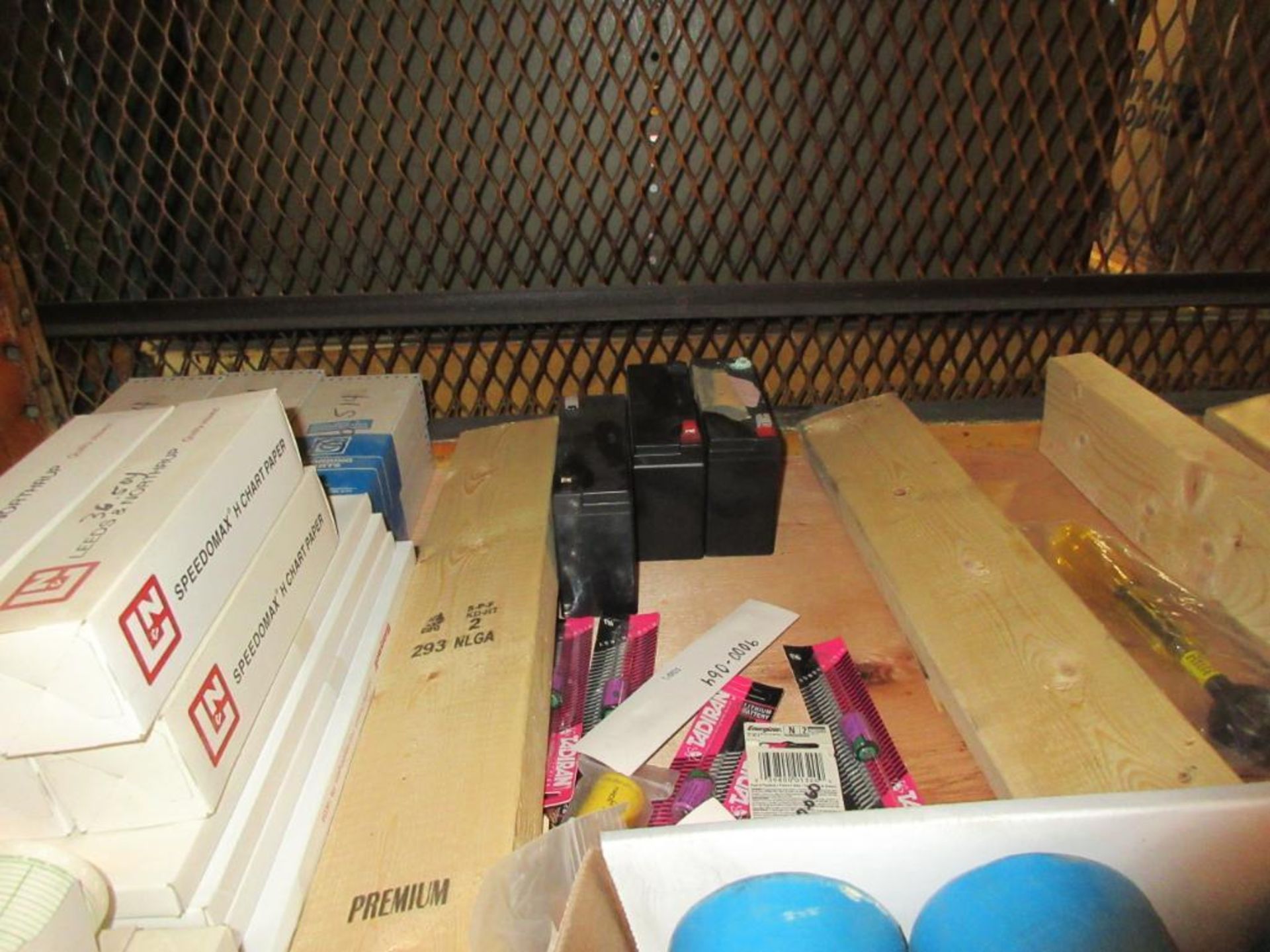 CONTENTS OF (22) SECTIONS PALLET RACK: ASSORTED ABRASIVES, SUNNEN STONES, TOOL BITS, DOVETAIL CUTTER - Image 20 of 43