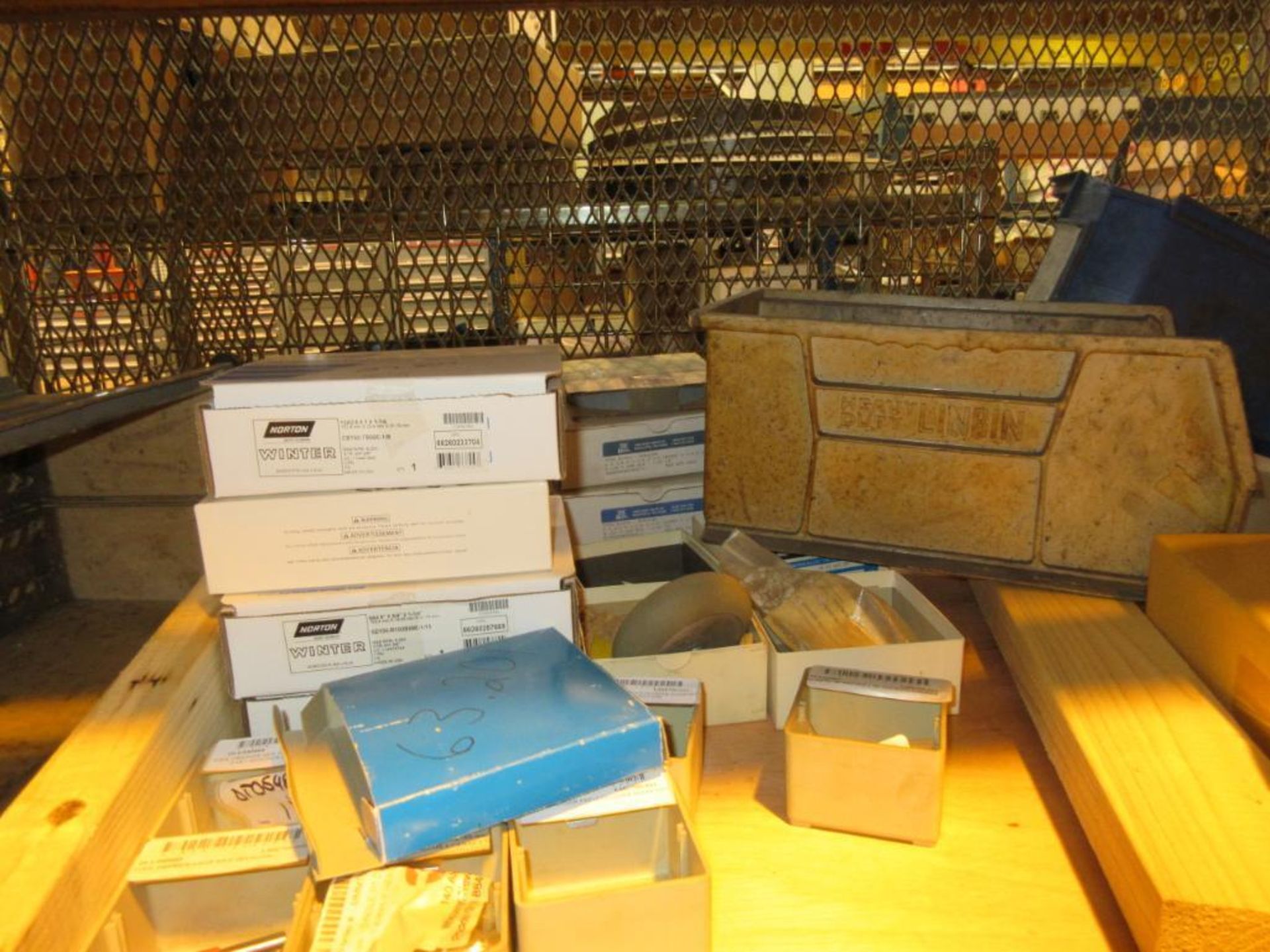 CONTENTS OF (22) SECTIONS PALLET RACK: ASSORTED ABRASIVES, SUNNEN STONES, TOOL BITS, DOVETAIL CUTTER - Image 38 of 43