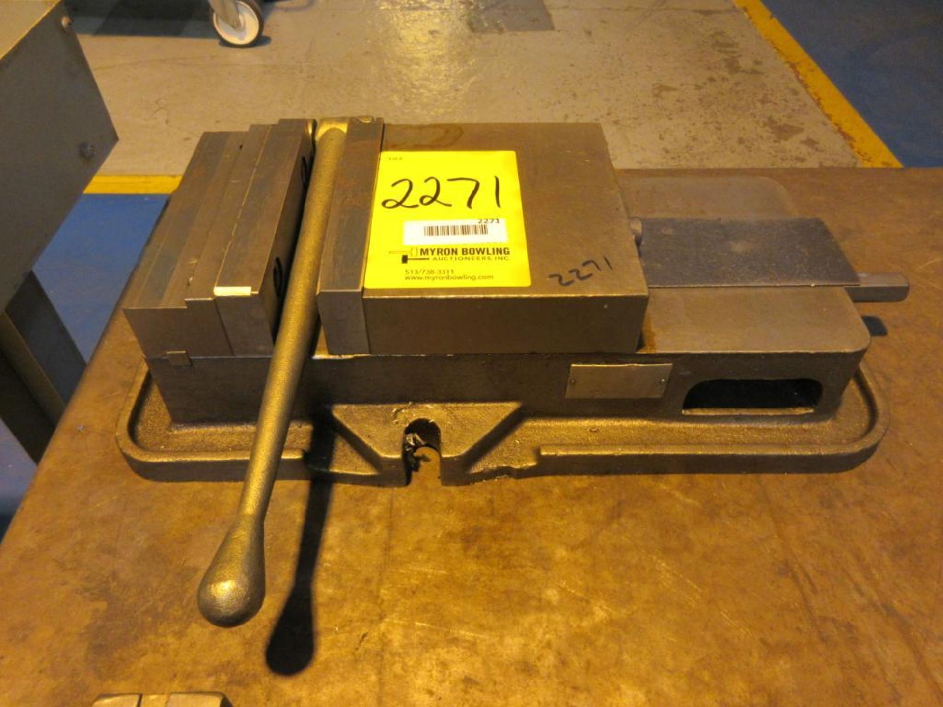 KURT 8 IN. MACHINE VISE