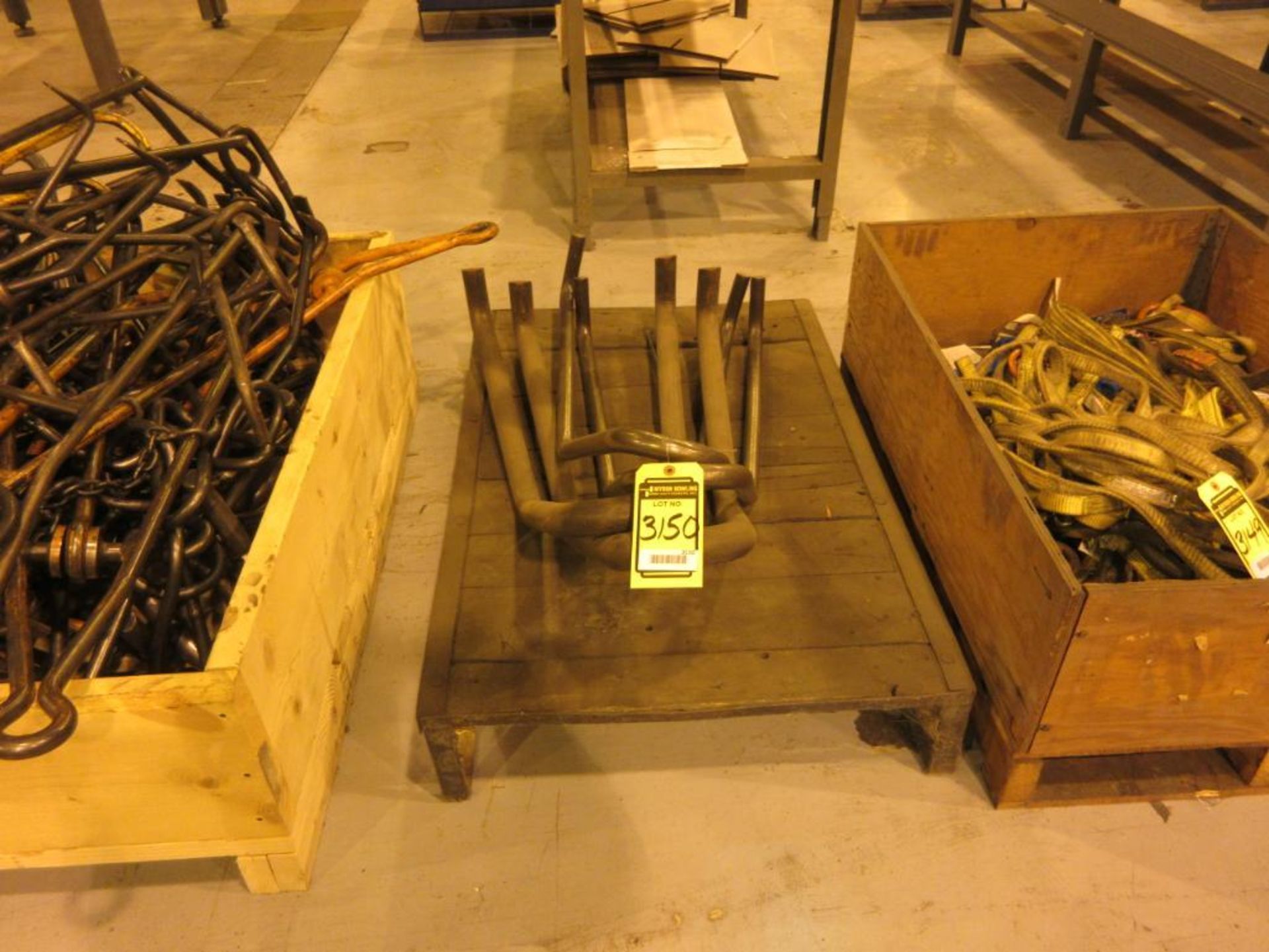 PALLET W/ LIFTING HOOKS