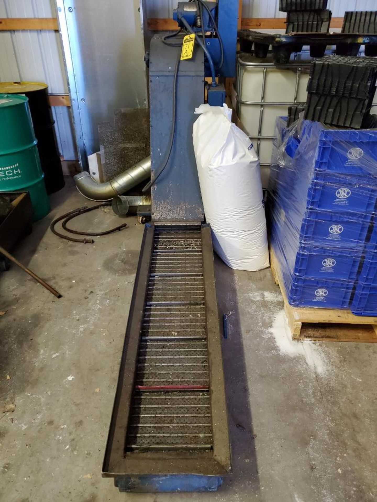 INCLINE OUTFEED CHIP CONVEYOR