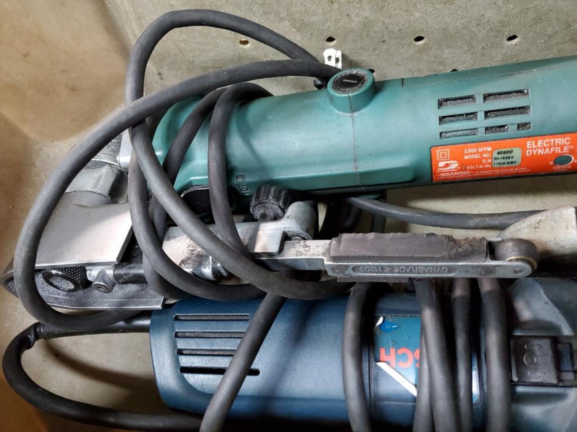 (2) ELECTRIC TOOLS DYNABRADE 11203 1'' SANDER & BOSCH RIGHT ANGLE GRINDER - Image 2 of 3