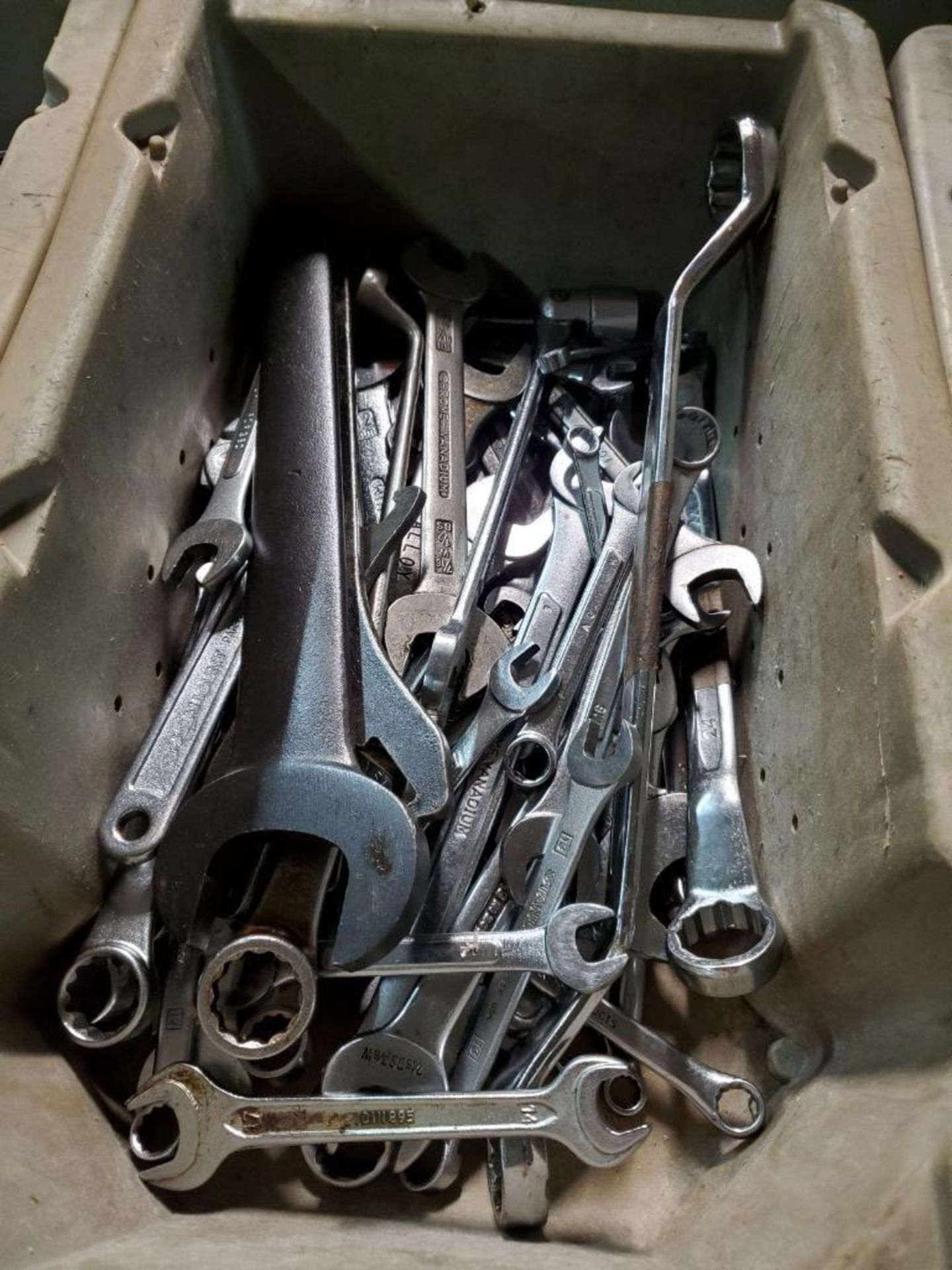 LOT OF OPEN/CLOSED END WRENCHES, SNAP WRENCHES, ASSORTED TYPE WRENCHES