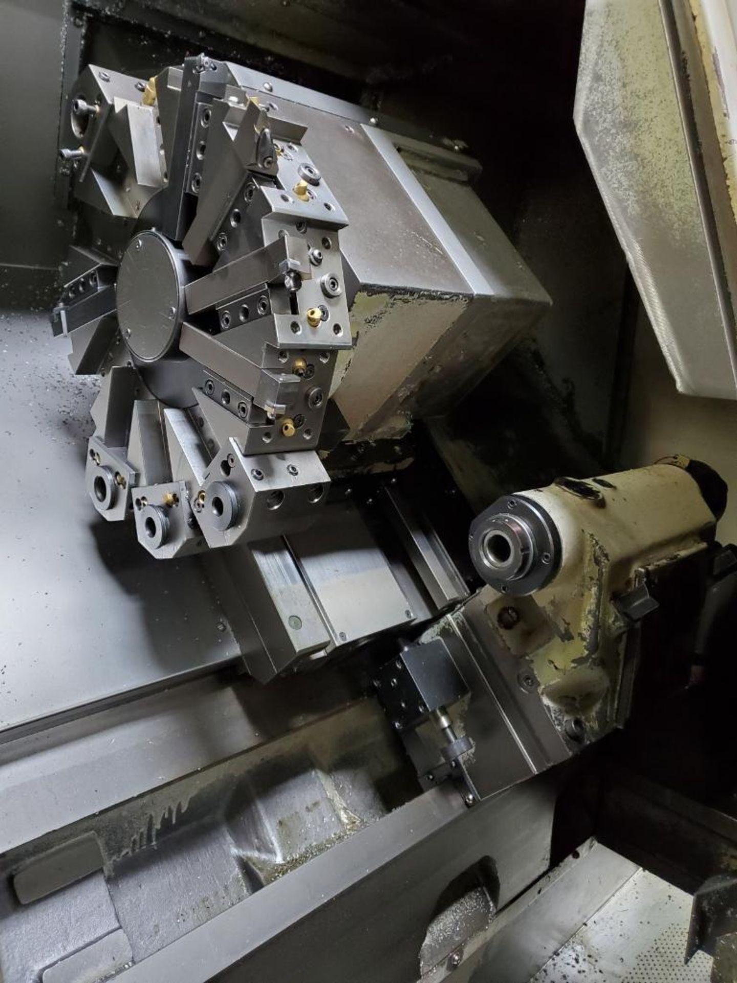 1998 DAEWOO PUMA 200 CNC LATHE, 12-STATION TURRET, 8'' 3-JAW CHUCK, TAILSTOCK, MITSUBISHI CONTROL, - Image 7 of 13