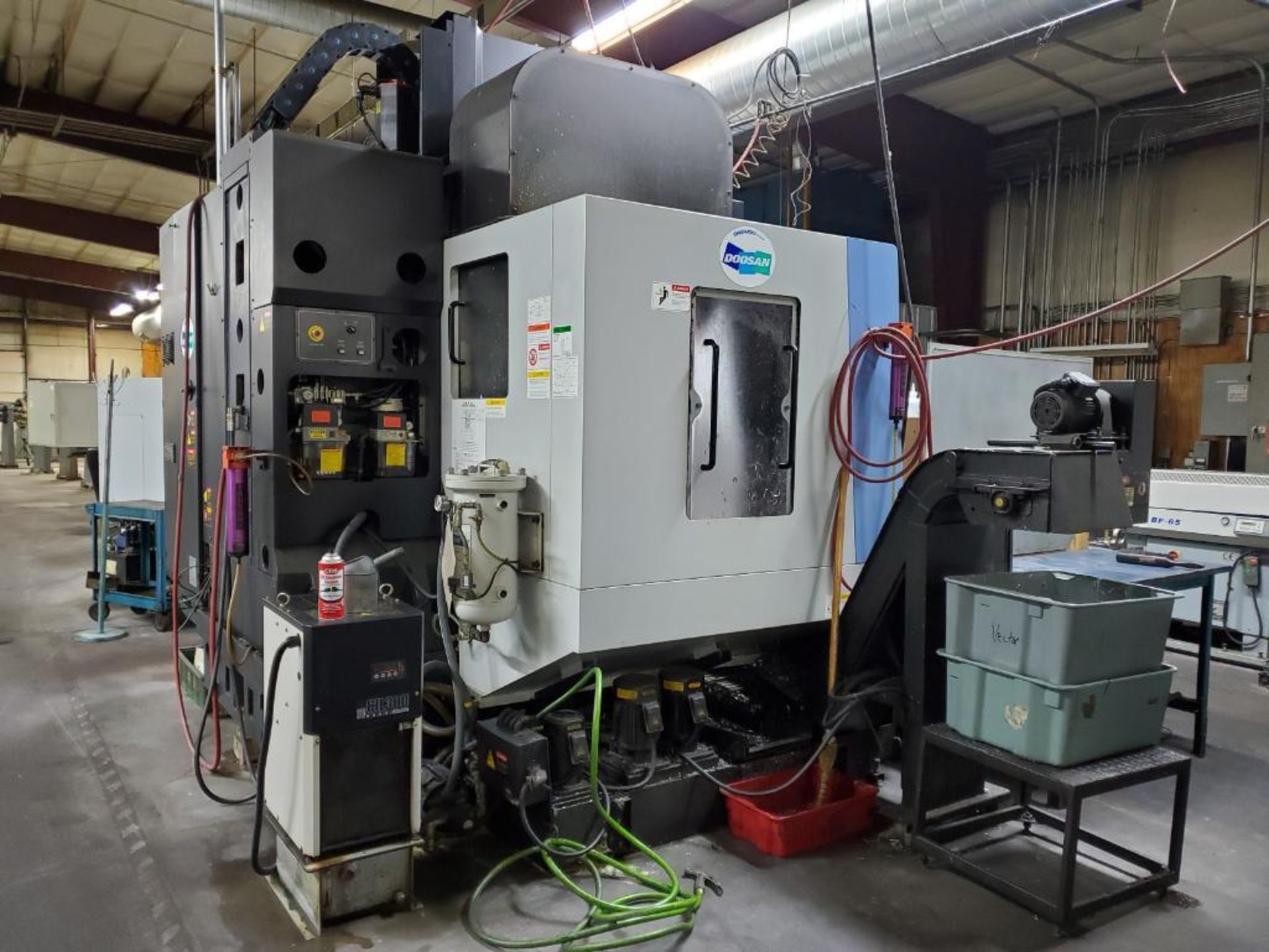 2007 DOOSAN MV 4020LS CNC VERTICAL MACHINING CENTER, 20'' X 48'' TABLE, BT 40 TAPER TOOLING, 30- - Image 10 of 17