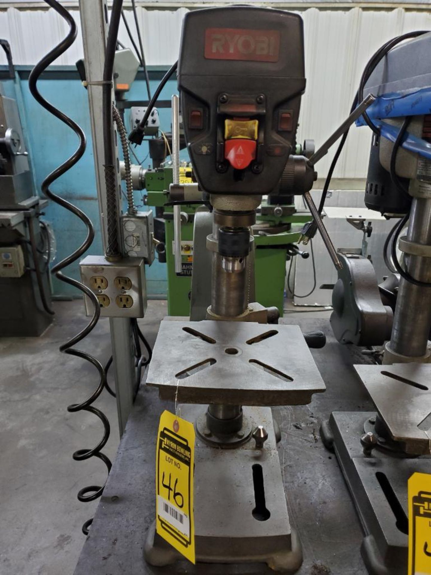RYOBI DP102L 10'' VERTICAL BENCH TOP DRILL PRESS WITH LASER, 8'' X 9'' TABLE, 5'' THROAT - Image 2 of 4