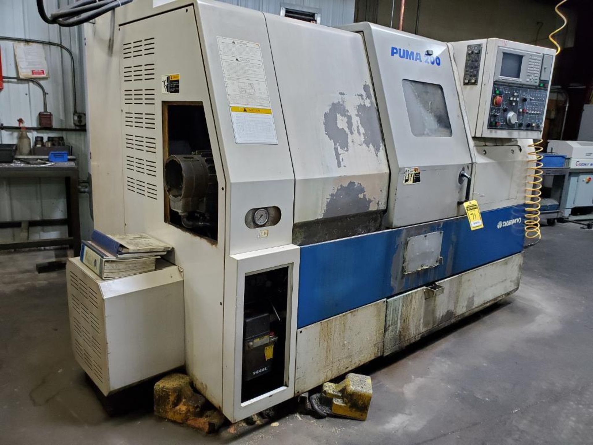 1998 DAEWOO PUMA 200 CNC LATHE, 12-STATION TURRET, 8'' 3-JAW CHUCK, TAILSTOCK, MITSUBISHI CONTROL, - Image 3 of 13