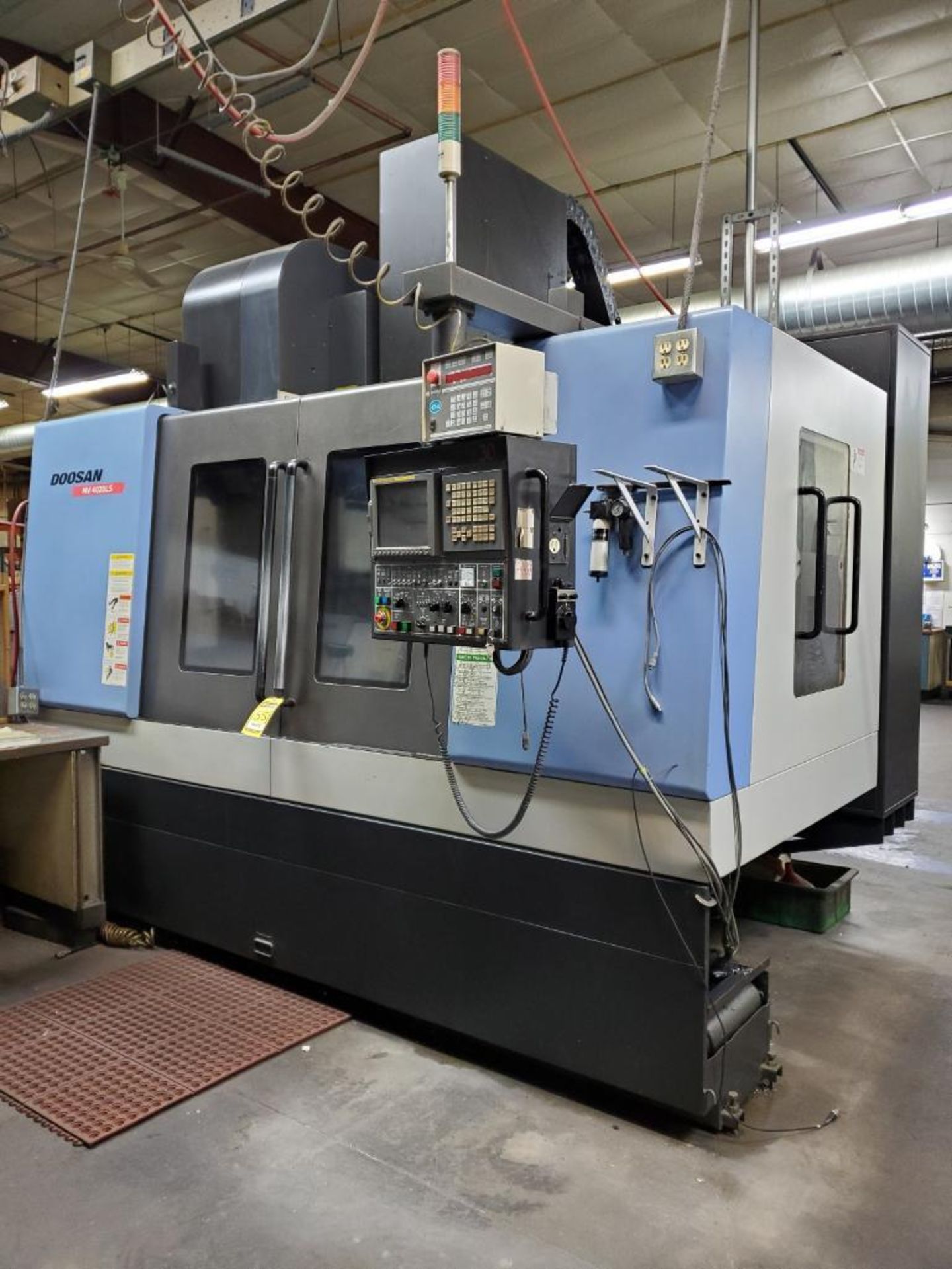 2007 DOOSAN MV 4020LS CNC VERTICAL MACHINING CENTER, 20'' X 48'' TABLE, BT 40 TAPER TOOLING, 30- - Image 2 of 17