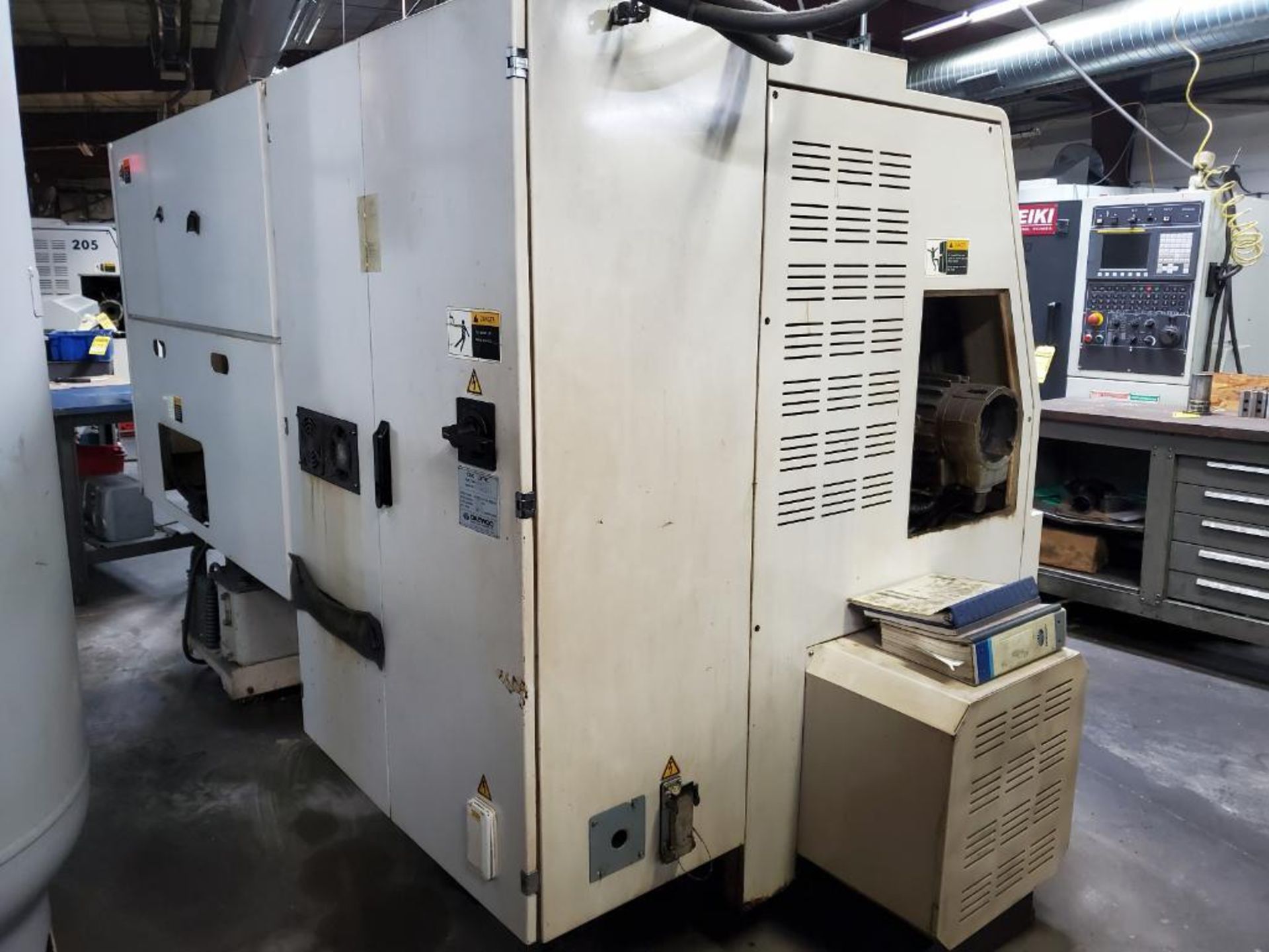 1998 DAEWOO PUMA 200 CNC LATHE, 12-STATION TURRET, 8'' 3-JAW CHUCK, TAILSTOCK, MITSUBISHI CONTROL, - Image 11 of 13