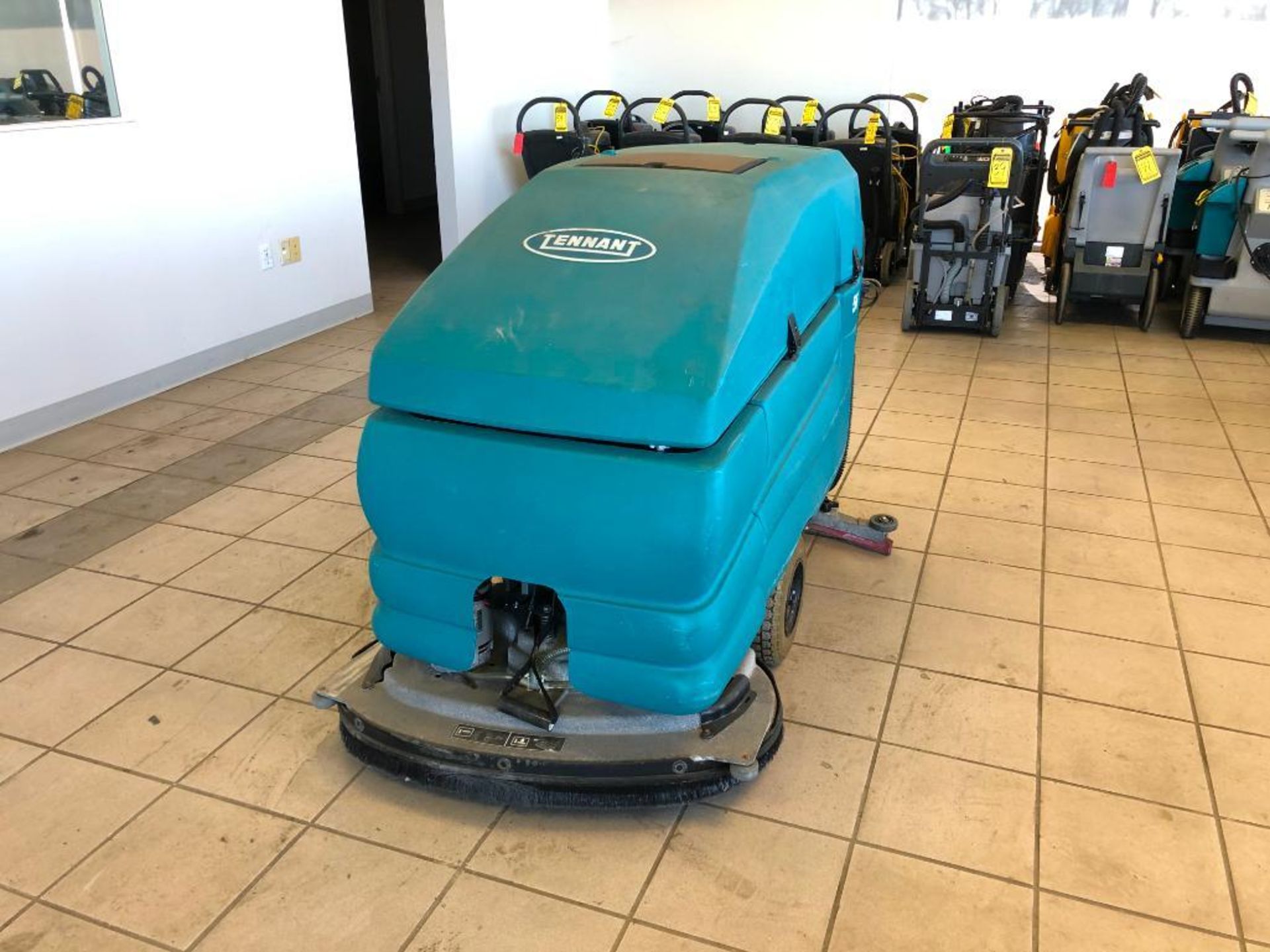 TENNANT WALK-BEHIND FLOOR SCRUBBER, MODEL: M5680, S/N: 5680-10614345, 1,211 HOURS, 36-VOLT - Image 5 of 10