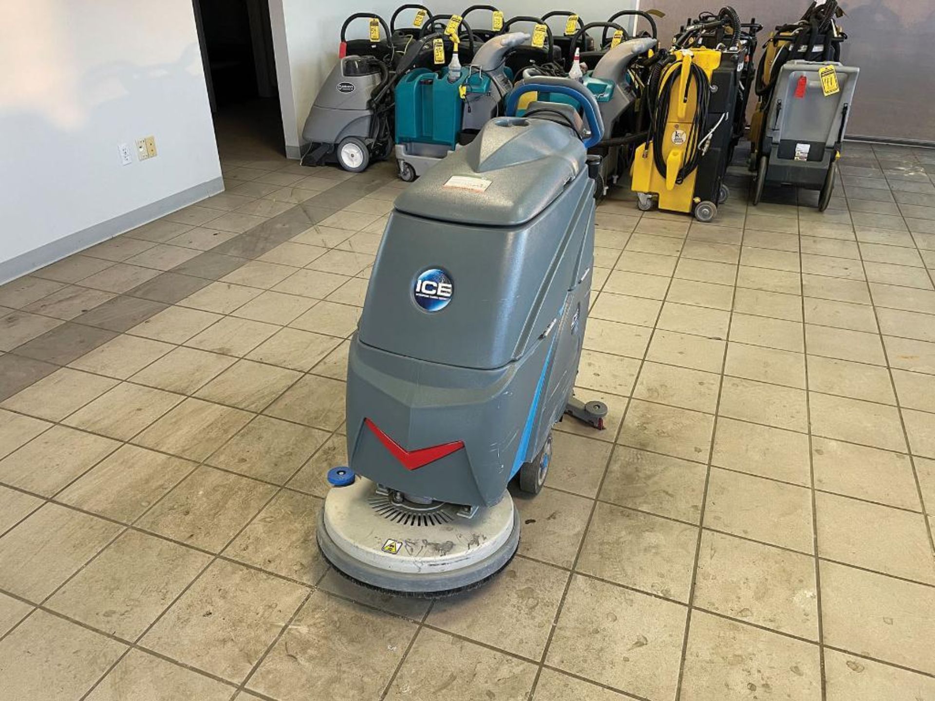 ICE WALK-BEHIND AUTOMATIC SCRUBBER, MODEL: I20NB, S/N: 000616, 24-VOLT - Image 2 of 5