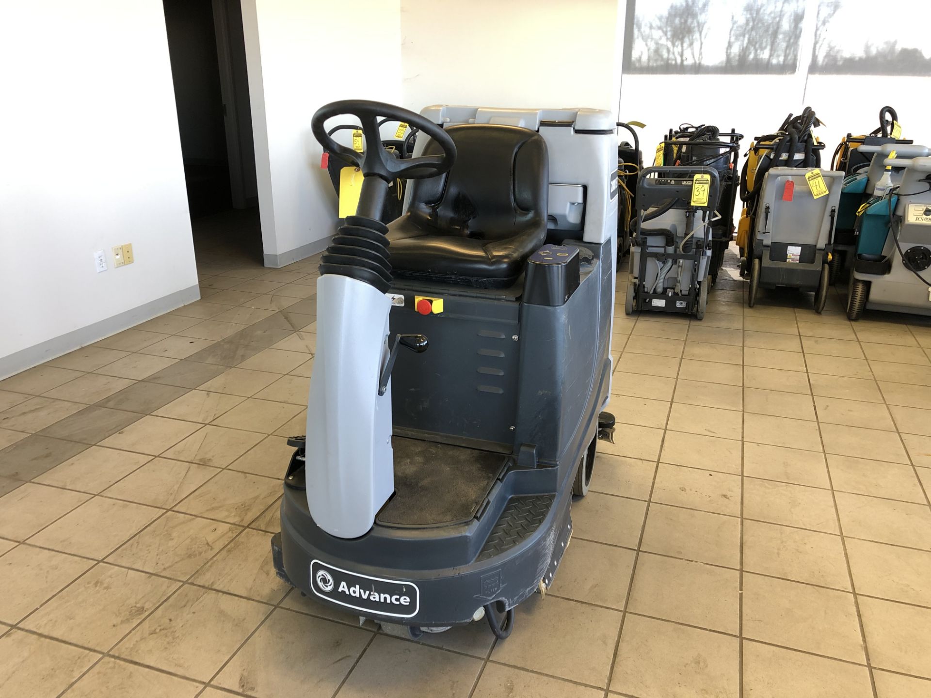 2016 ADVANCE RIDE-ON FLOOR SCRUBBER, MODEL: ADVENGER 2800 ST, S/N: 4000115248, 24-VOLT, WEIGHT: 1, - Image 2 of 10