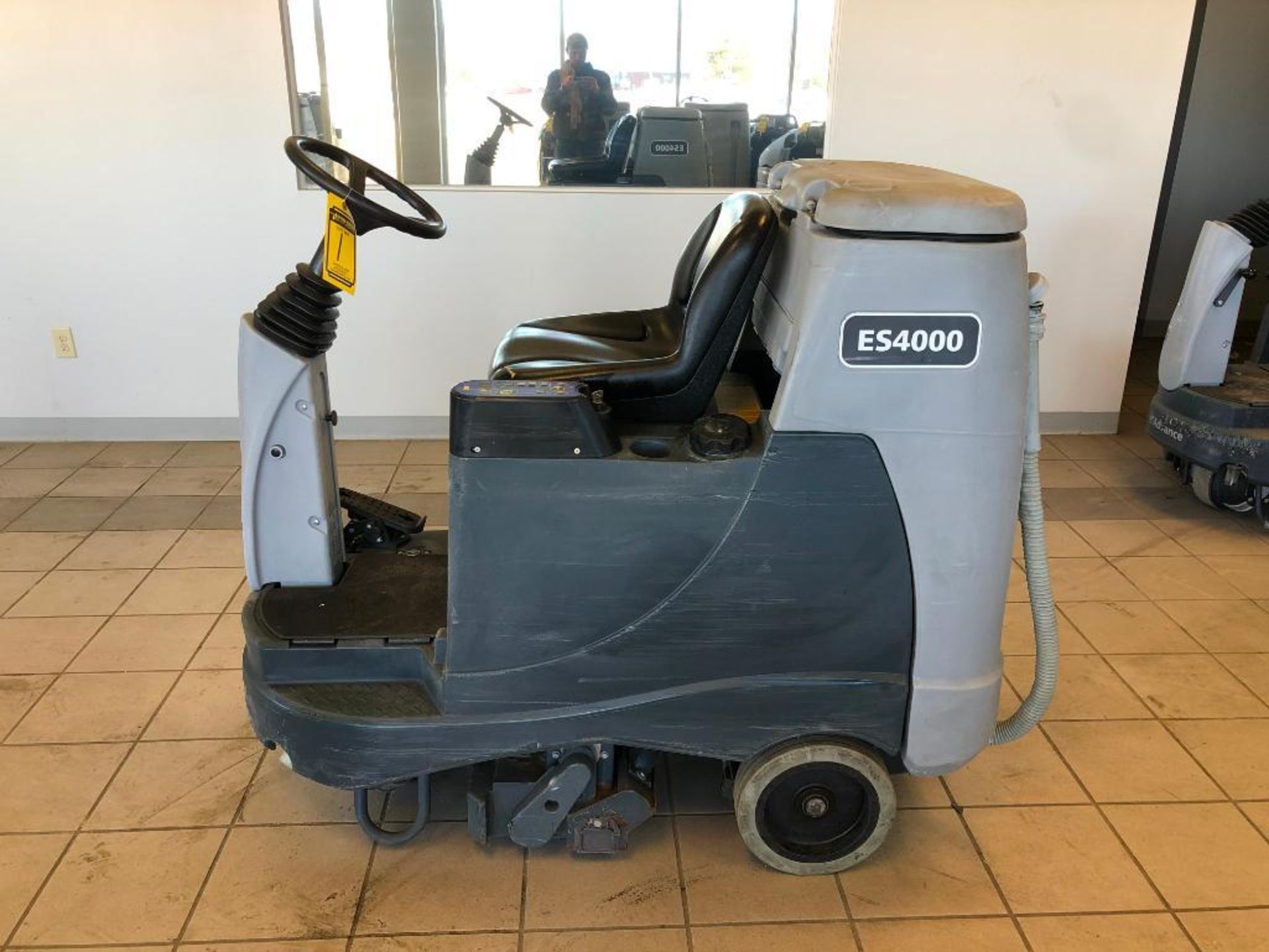 2016 ADVANCE RIDE-ON FLOOR SCRUBBER, MODEL: ES4000, S/N: 3000178054, 24-VOLT, WEIGHT: 1,447-LBS., - Image 3 of 9