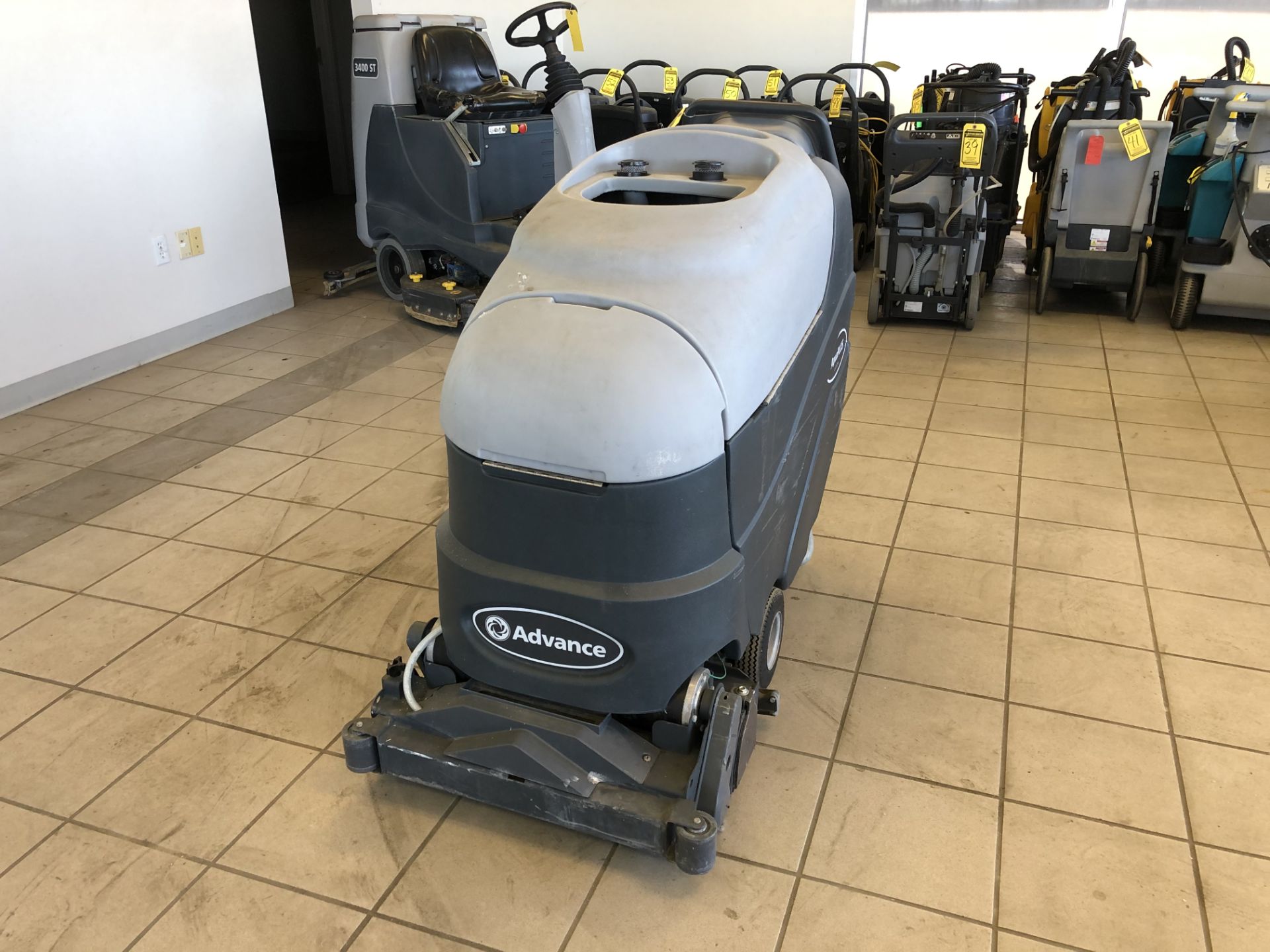 ADVANCE WALK-BEHIND CARPET EXTRACTOR, MODEL: AQUAPLUS AXP, 24-VOLT, 20-GALLON CAPACITY - Image 2 of 10