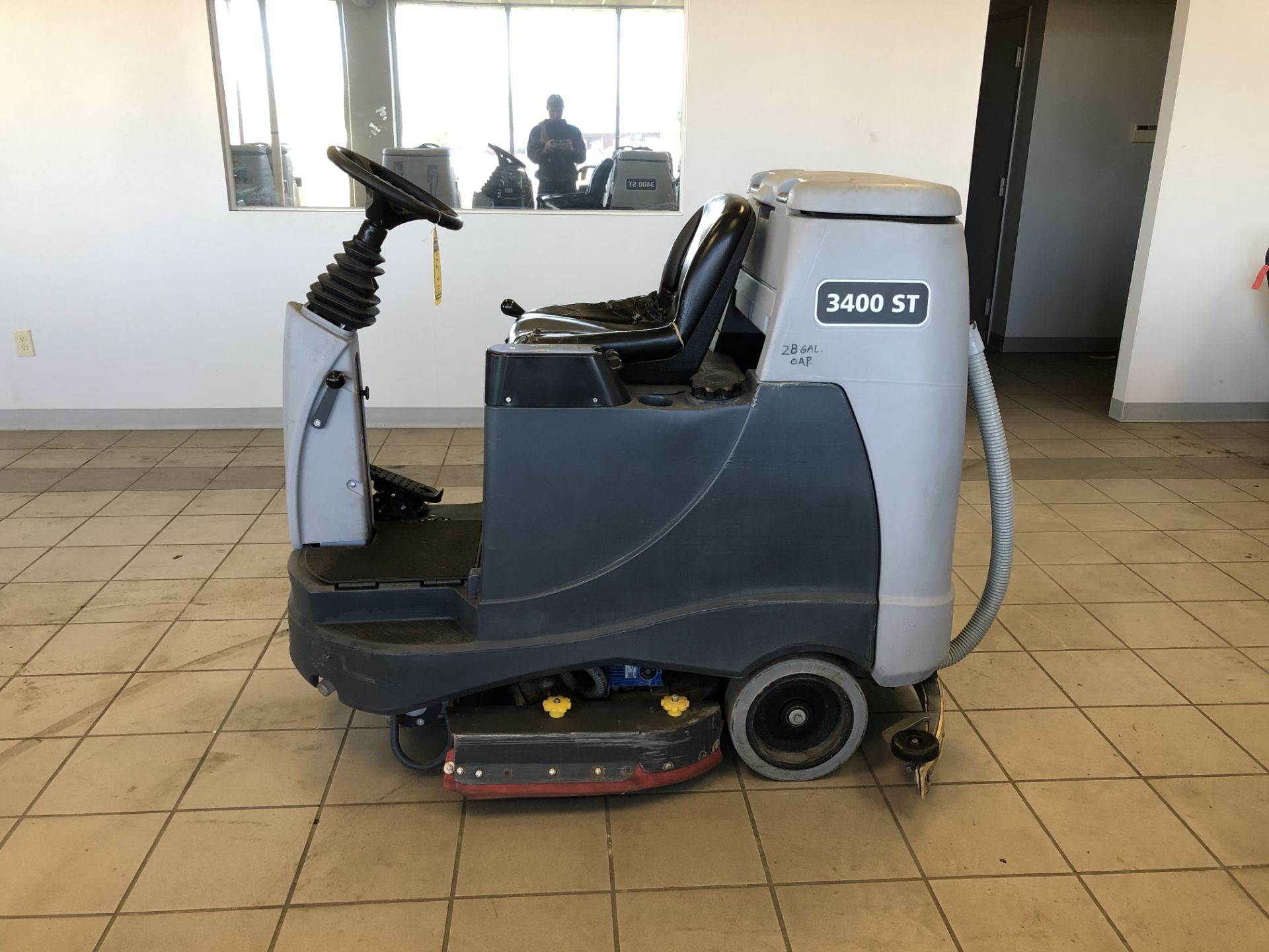 2016 ADVANCE RIDE-ON FLOOR SCRUBBER, MODEL: ADVENGER ES3400D ST, S/N: 4000117324, 24-VOLT, WEIGHT: