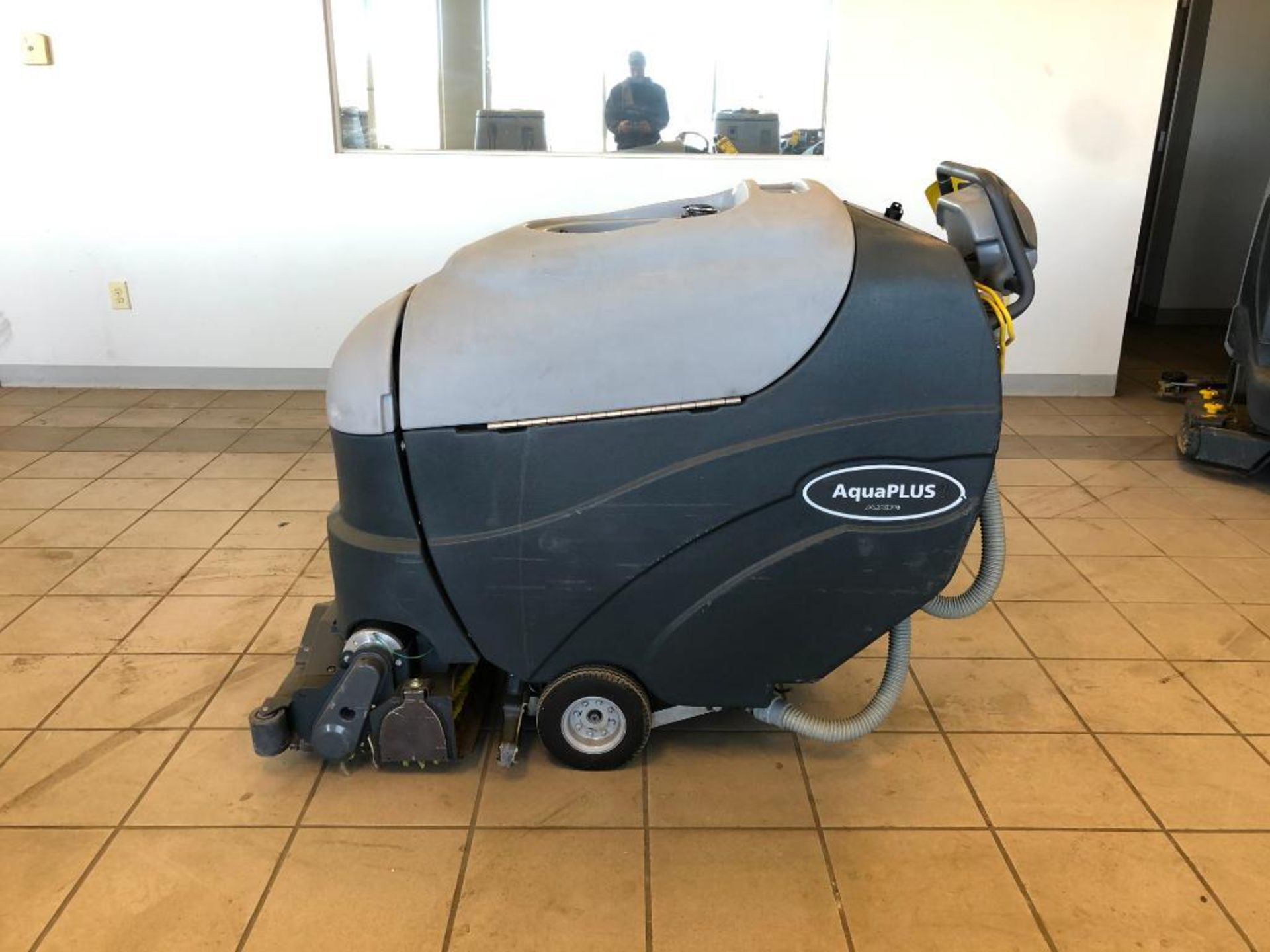 ADVANCE WALK-BEHIND CARPET EXTRACTOR, MODEL: AQUAPLUS AXP, 24-VOLT, 20-GALLON CAPACITY - Image 3 of 10