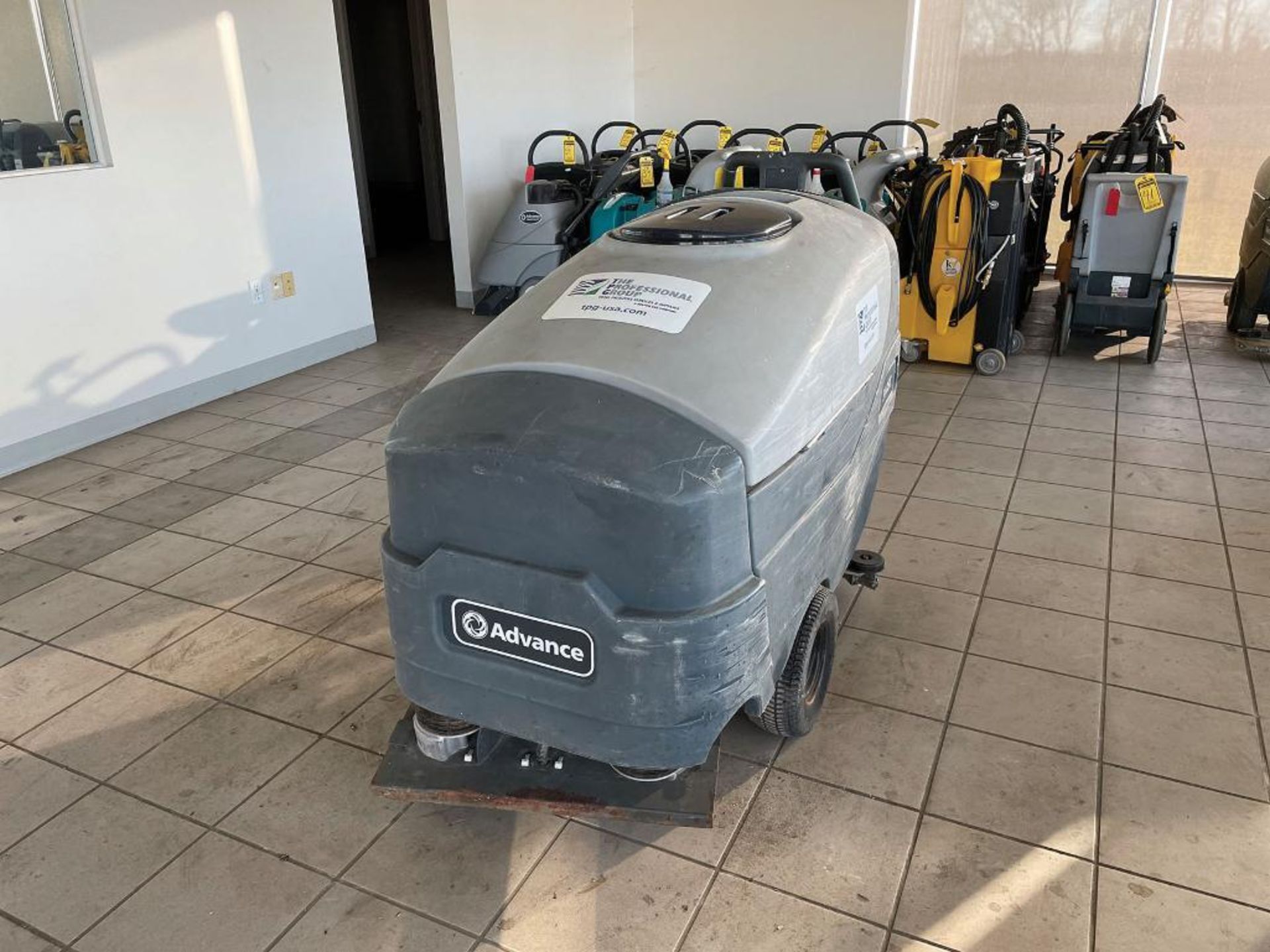 ADVANCE WALK-BEHIND FLOOR SCRUBBER, MODEL: 34 RST, S/N: N40000101, 36-VOLT - NO BATTERIES, 30-GALLON - Image 2 of 5