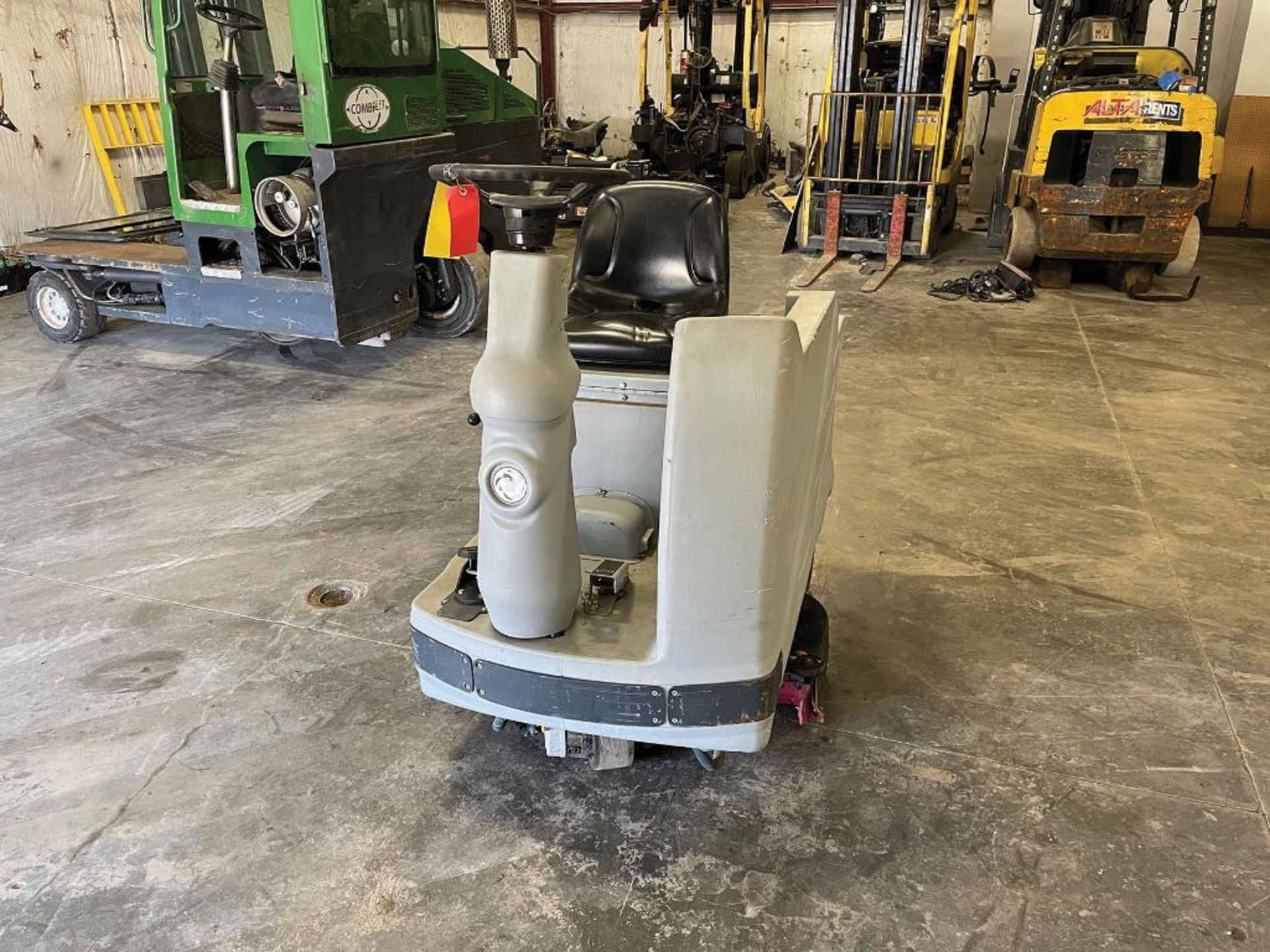 ADVANCE RIDE-ON FLOOR SCRUBBER, MODEL: ADGRESSOR 3820D, S/N: 1000048044, NO BATTERIES, PARTS ONLY - Image 2 of 5