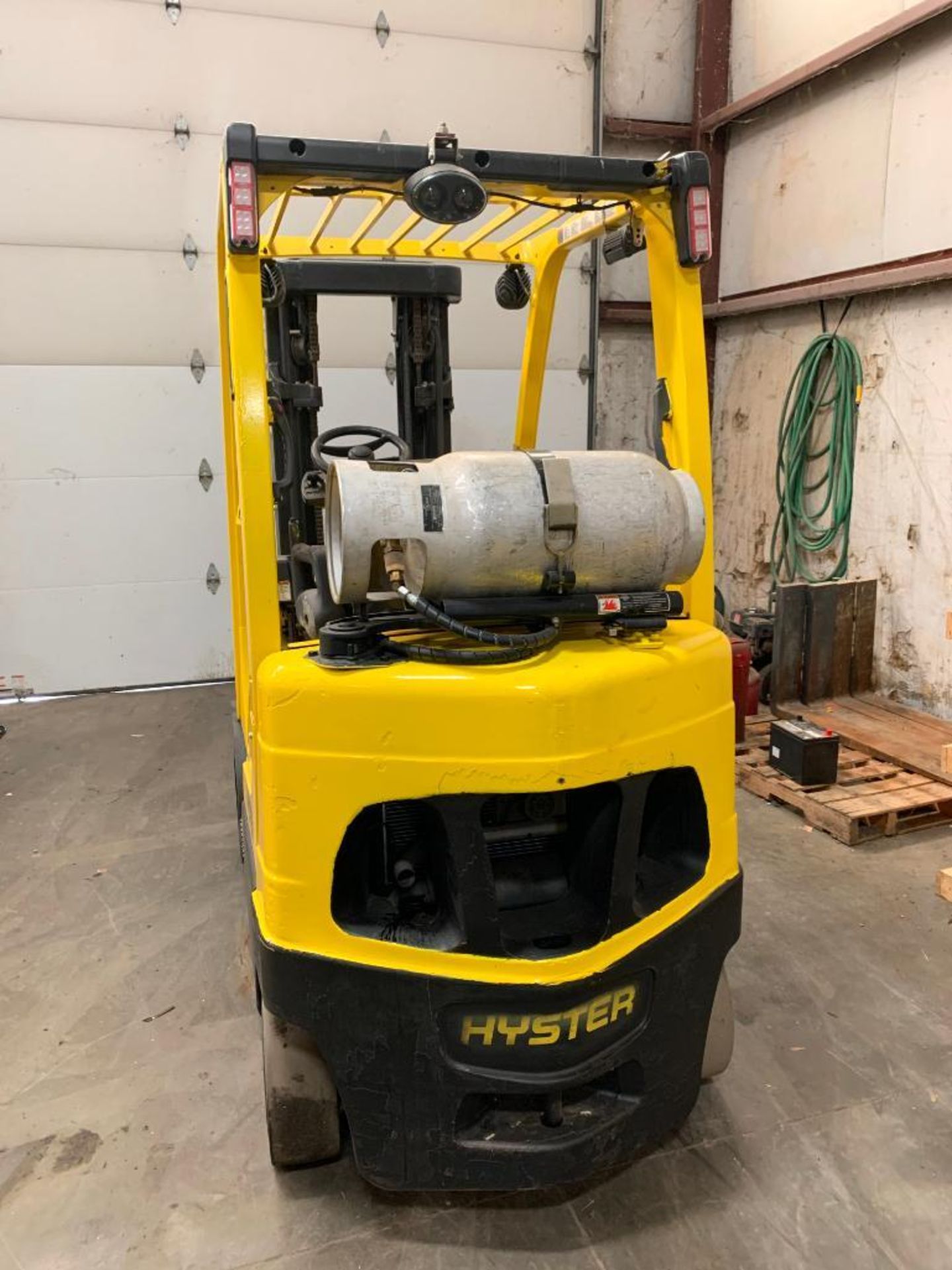 2014 HYSTER 5,000-LB., MODEL: S50FT, S/N: G187V02798M, LPG, LEVER SHIFT TRANSMISSION, SOLID TIRES, - Image 3 of 5