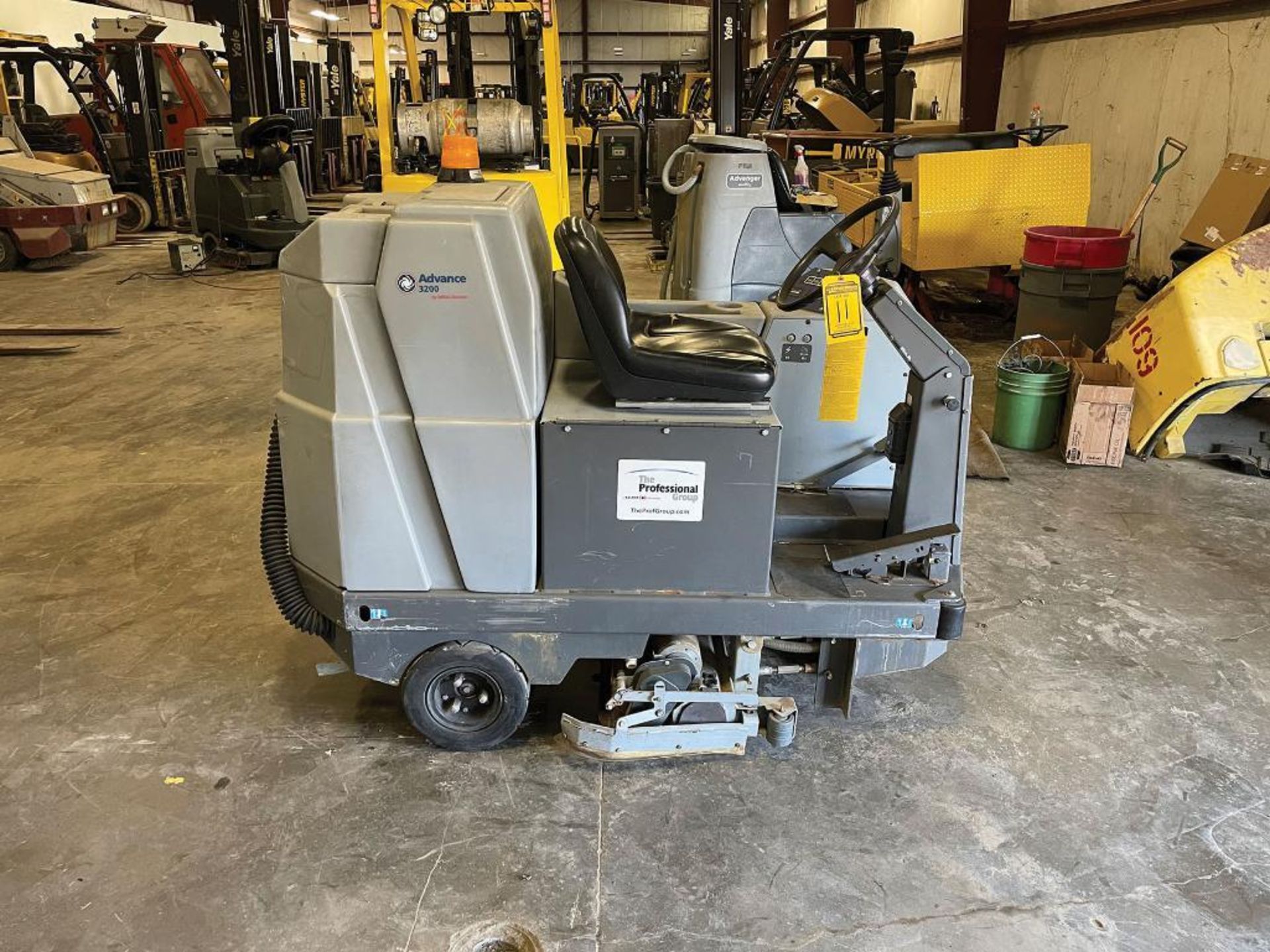 ADVANCE RIDE-ON FLOOR SCRUBBER, MODEL: 3200C, S/N: 1535702, 24-VOLT, WEIGHT: 1,962-LBS. - Image 3 of 5