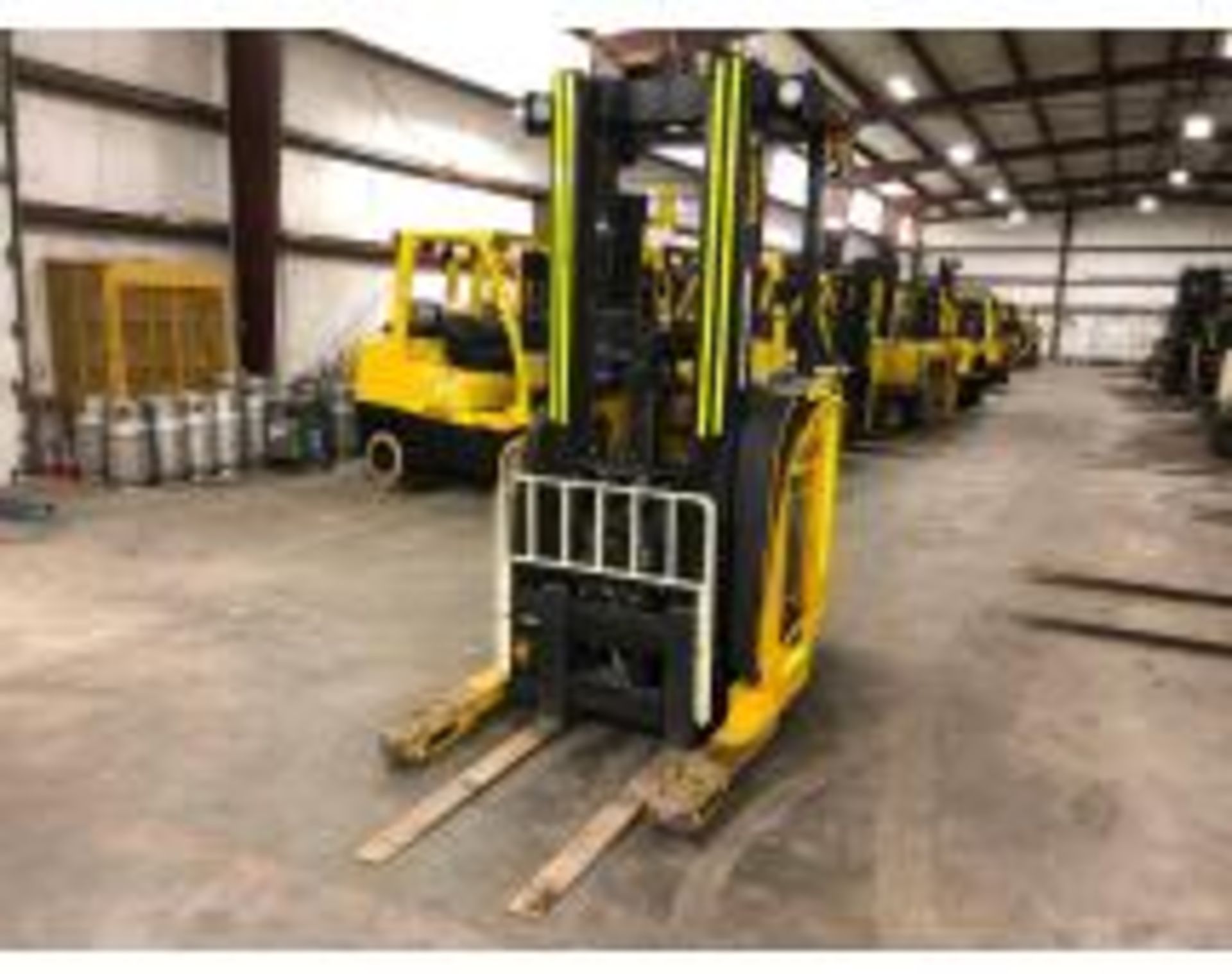 2011 YALE 4,000 LB. CAPACITY REACH TRUCK, MODEL NR040EANS36TE095, S/N D815N02891J, 36-VOLT W/ - Image 2 of 6