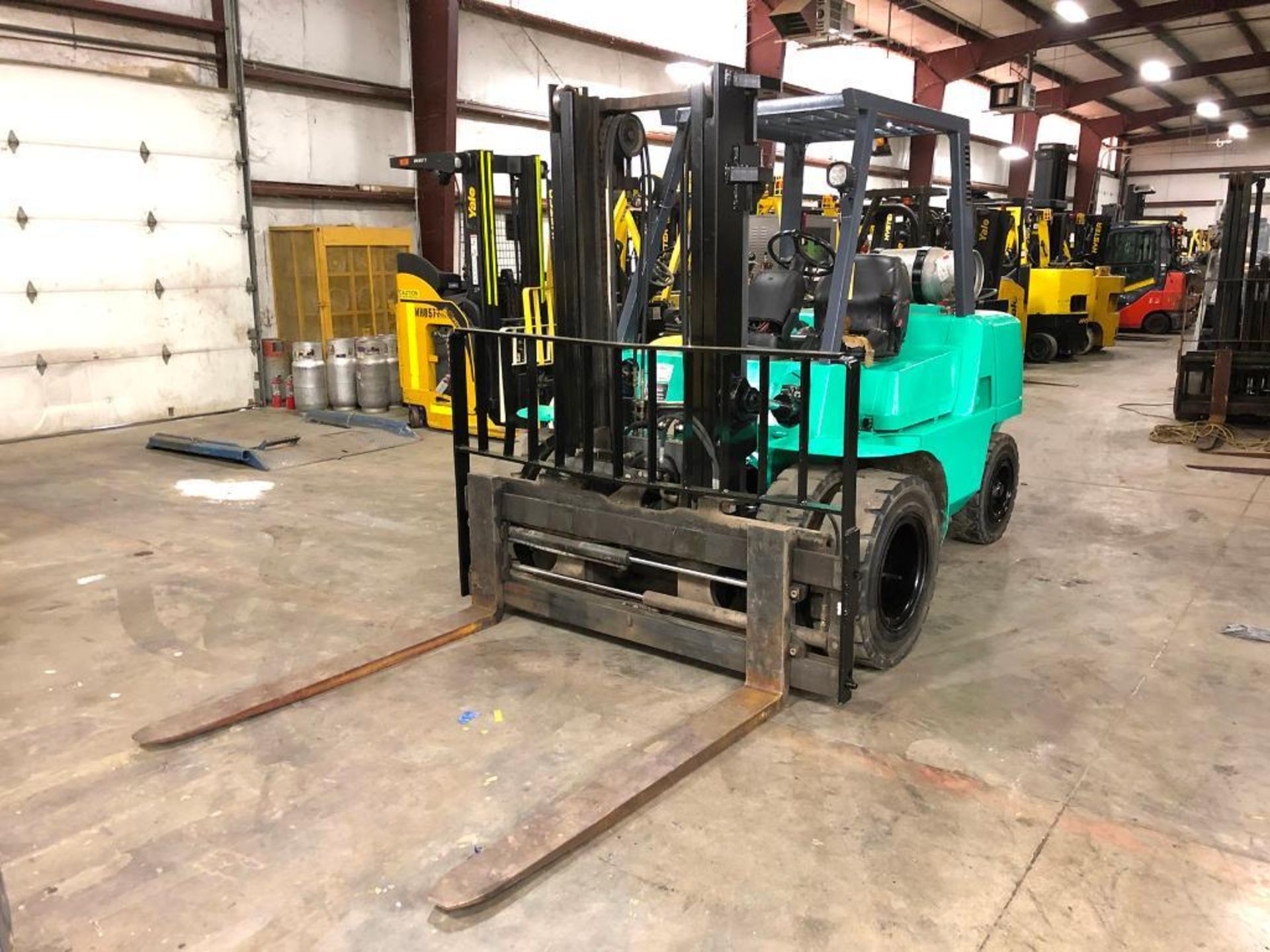 MITSUBISHI 10,000-LB. CAPACITY FORKLIFT, MODEL FG45K1, S/N AF29C80040, LPG, 2-STAGE MAST, 120'' LIFT - Image 2 of 5