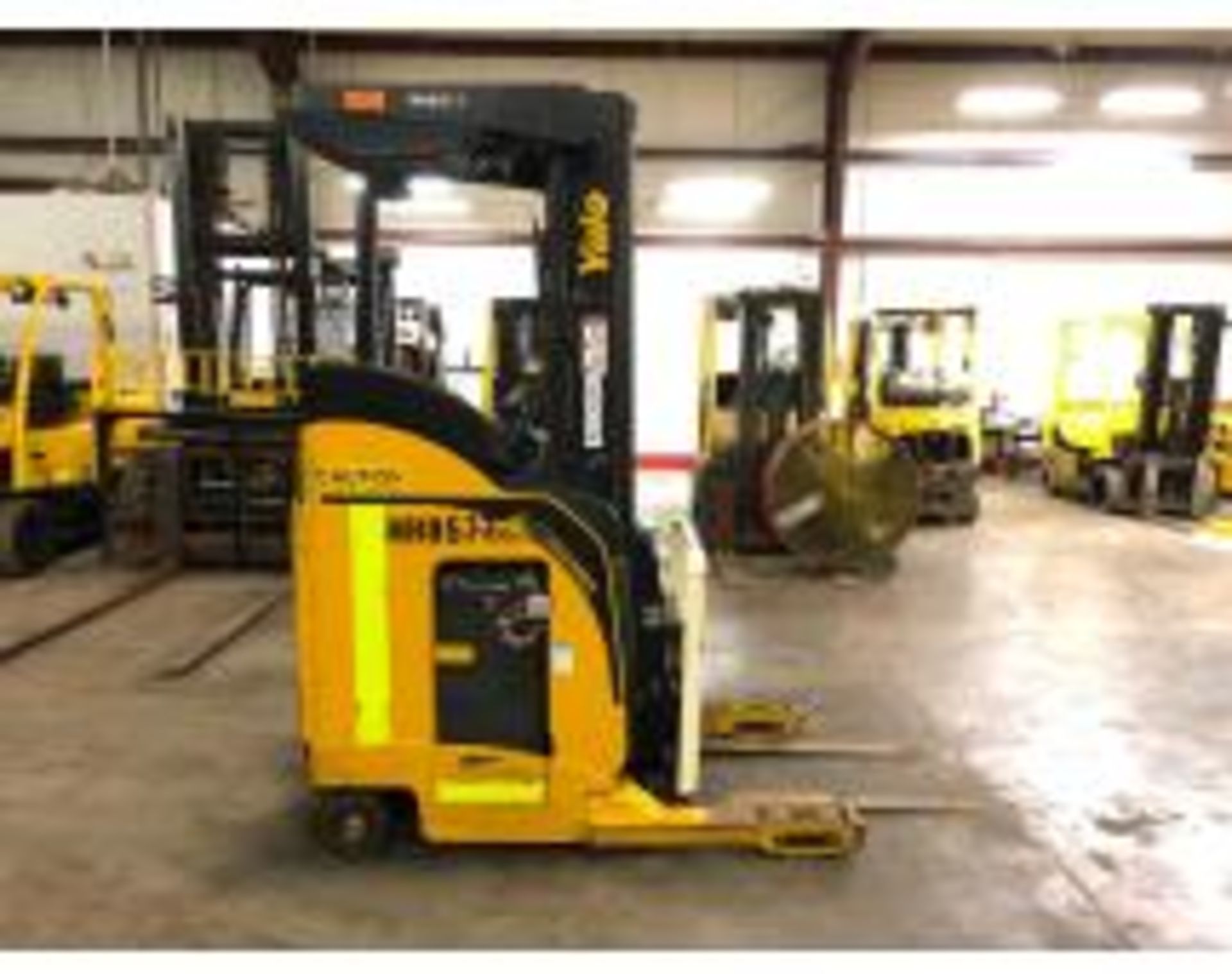 2011 YALE 4,000 LB. CAPACITY REACH TRUCK, MODEL NR040EANS36TE095, S/N D815N02891J, 36-VOLT W/ - Image 4 of 6