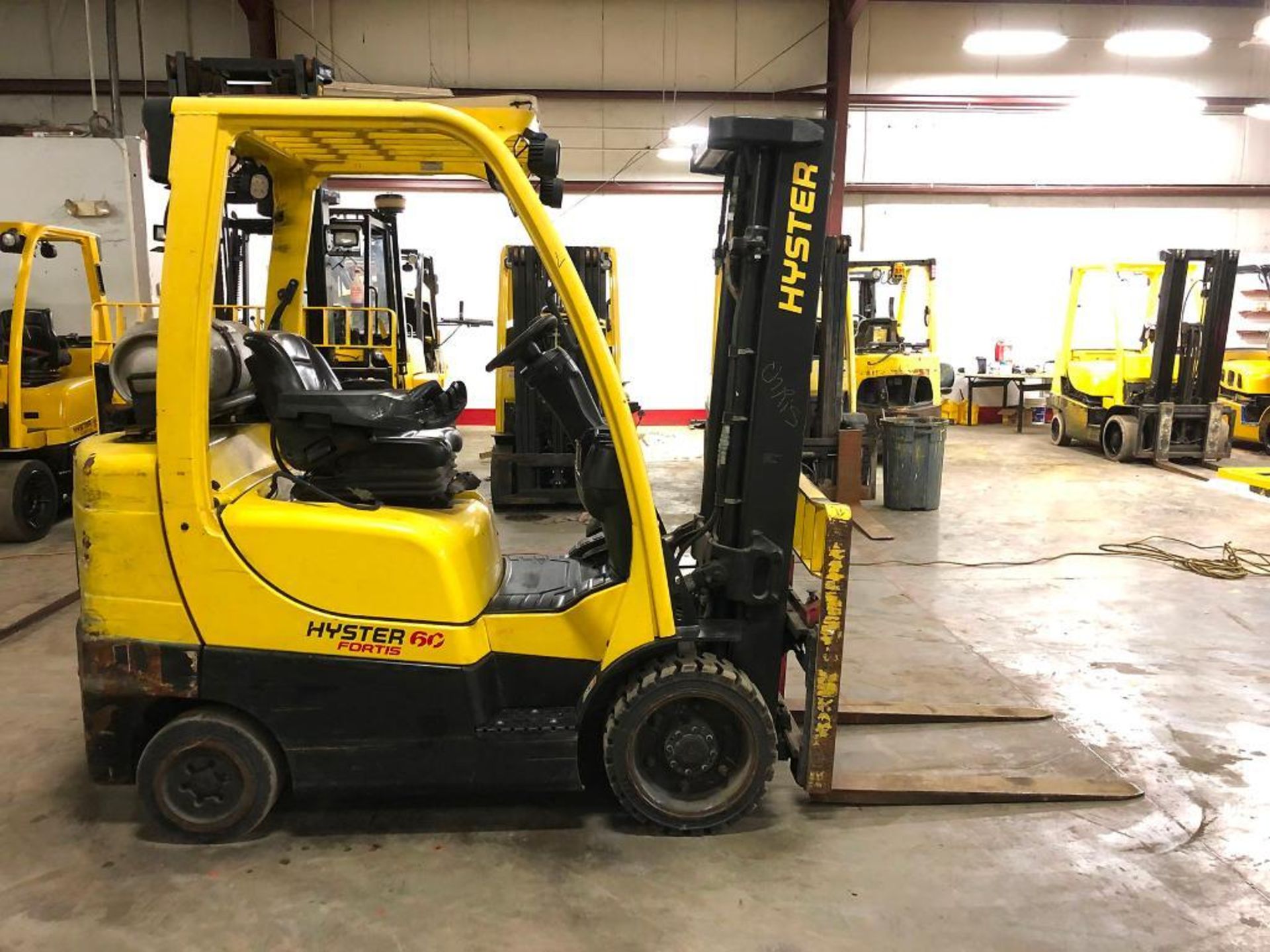 2011 HYSTER 6,000-LB., MODEL S60FT, S/N F187V18756J, LPG, LEVER SHIFT TRANSMISSION, SOLID TREADED - Image 3 of 5